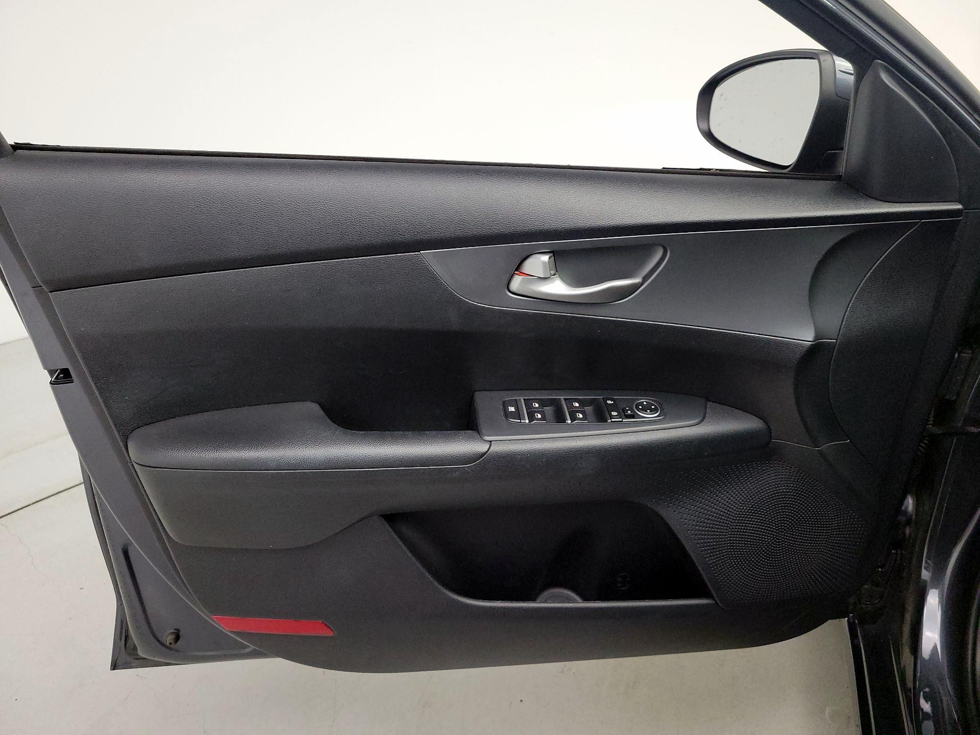 Thumbnail: 2020 Kia Forte - 12