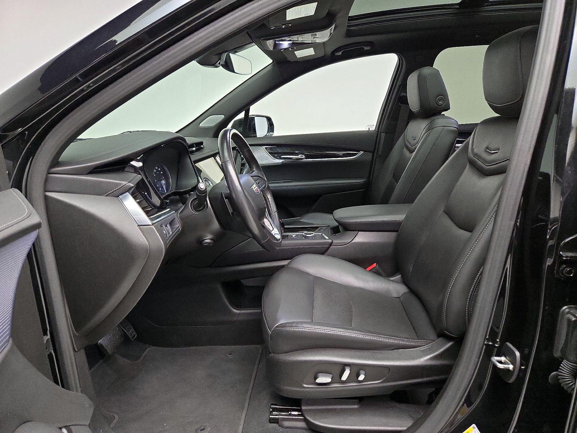 Thumbnail: 2023 Cadillac XT6 - 11