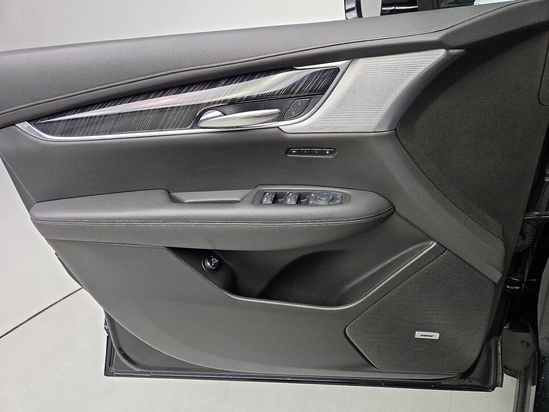 Thumbnail: 2023 Cadillac XT6 - 12