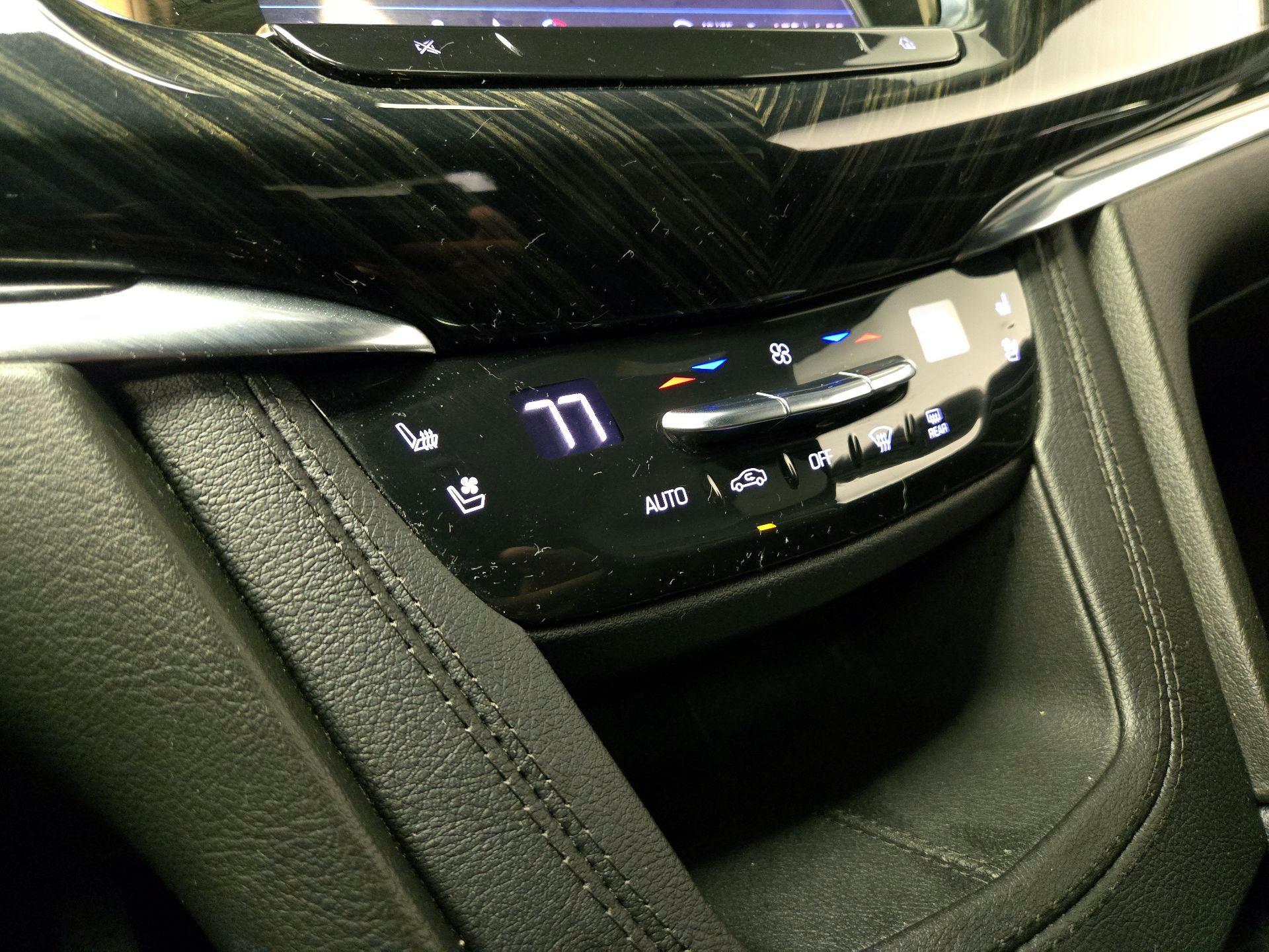 Thumbnail: 2023 Cadillac XT6 - 17