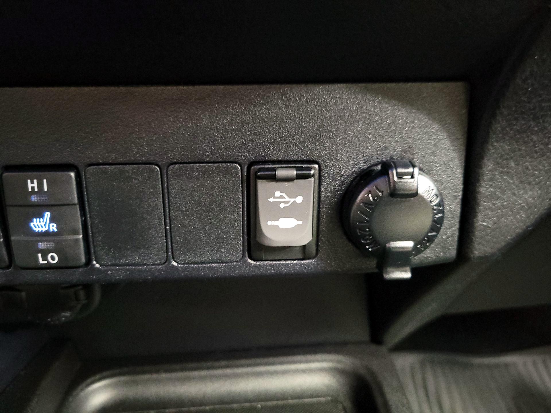 Thumbnail: 2017 Toyota RAV4 - 19