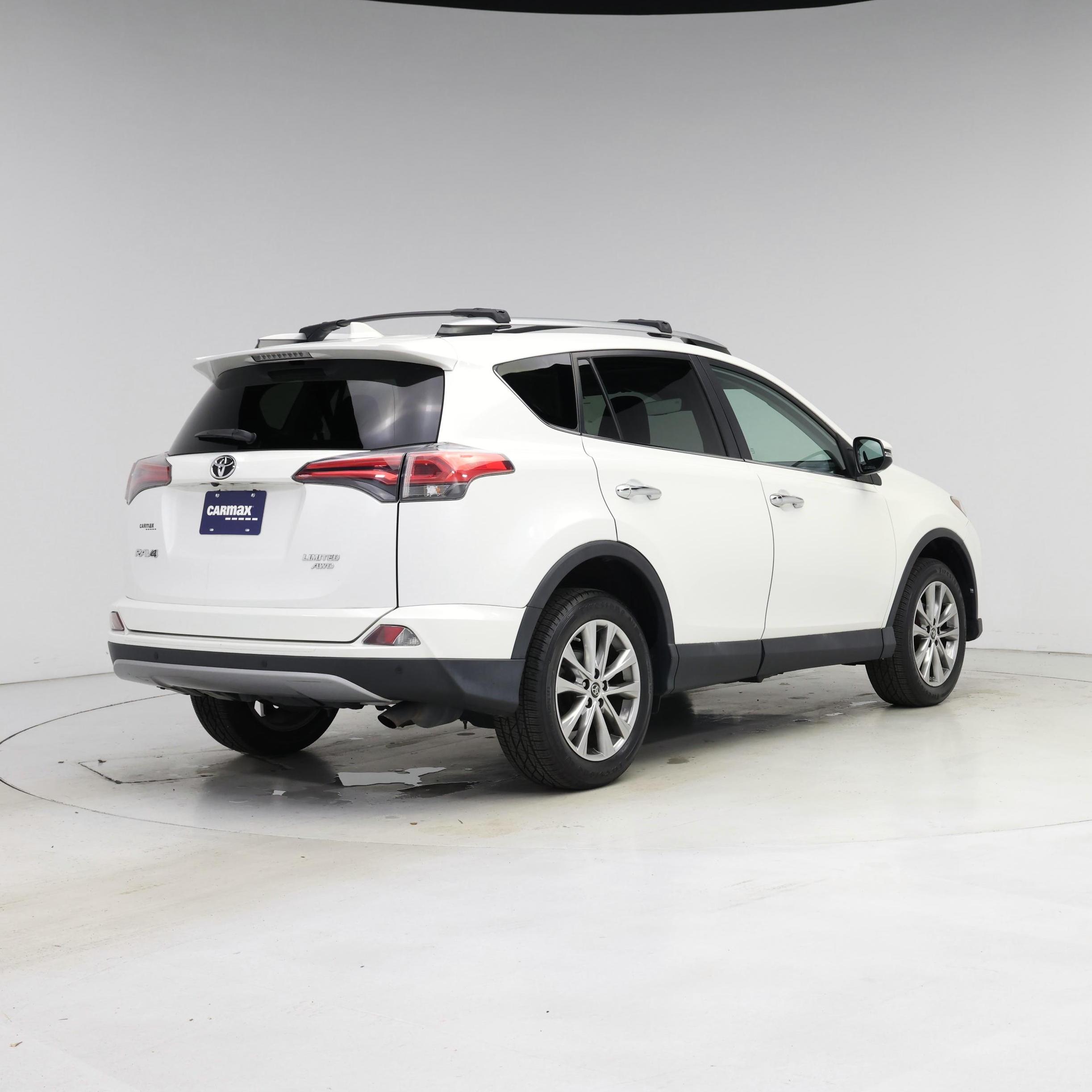 Thumbnail: 2017 Toyota RAV4 - 8