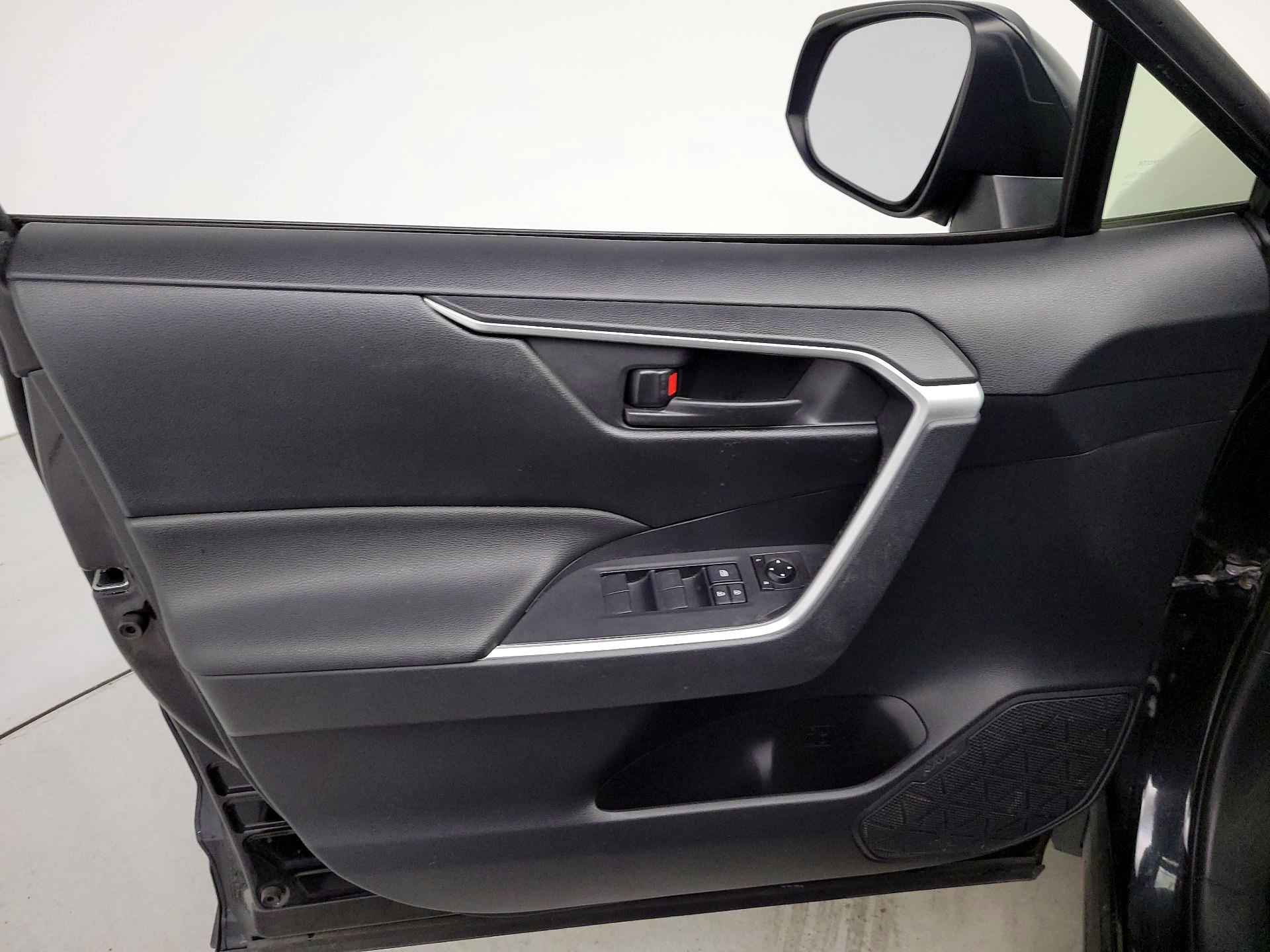 Thumbnail: 2019 Toyota RAV4 - 12