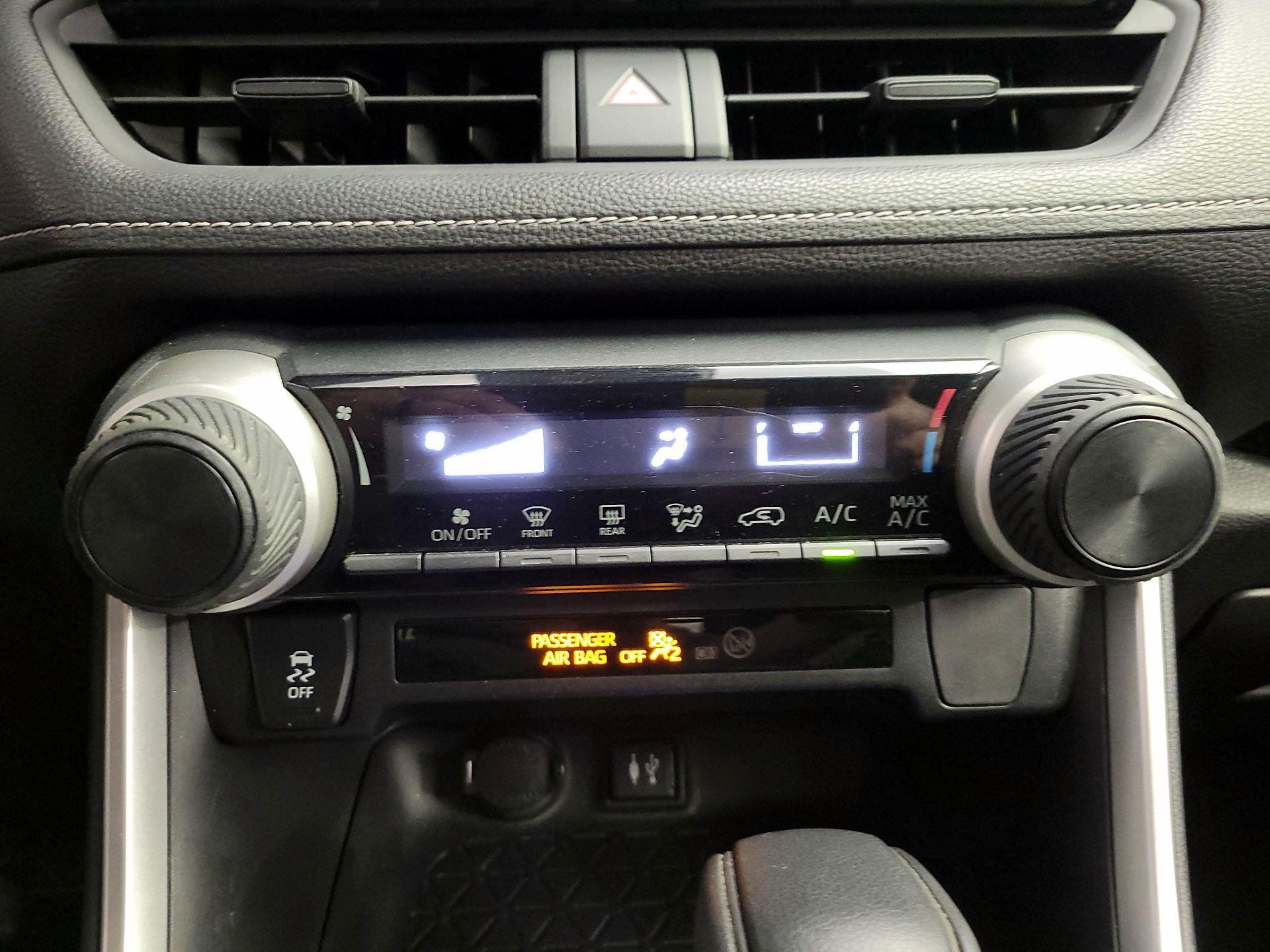 Thumbnail: 2019 Toyota RAV4 - 16