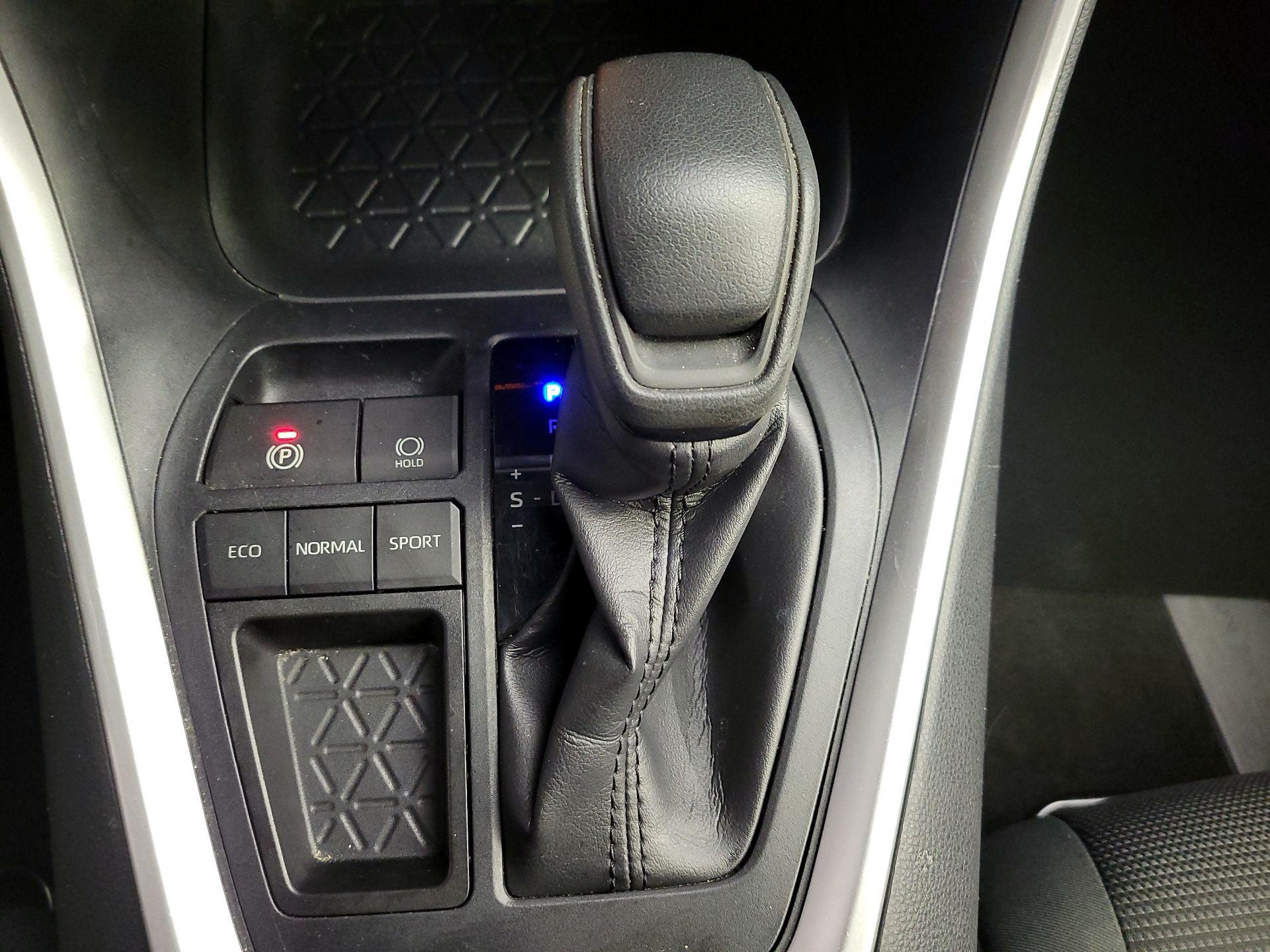 Thumbnail: 2019 Toyota RAV4 - 17