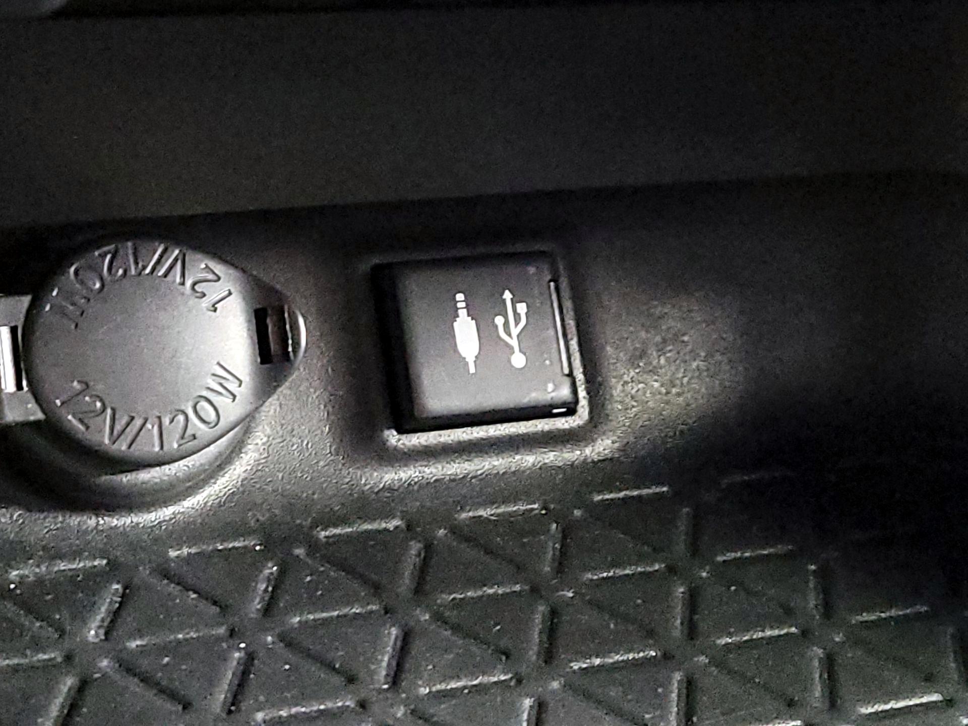 Thumbnail: 2019 Toyota RAV4 - 18