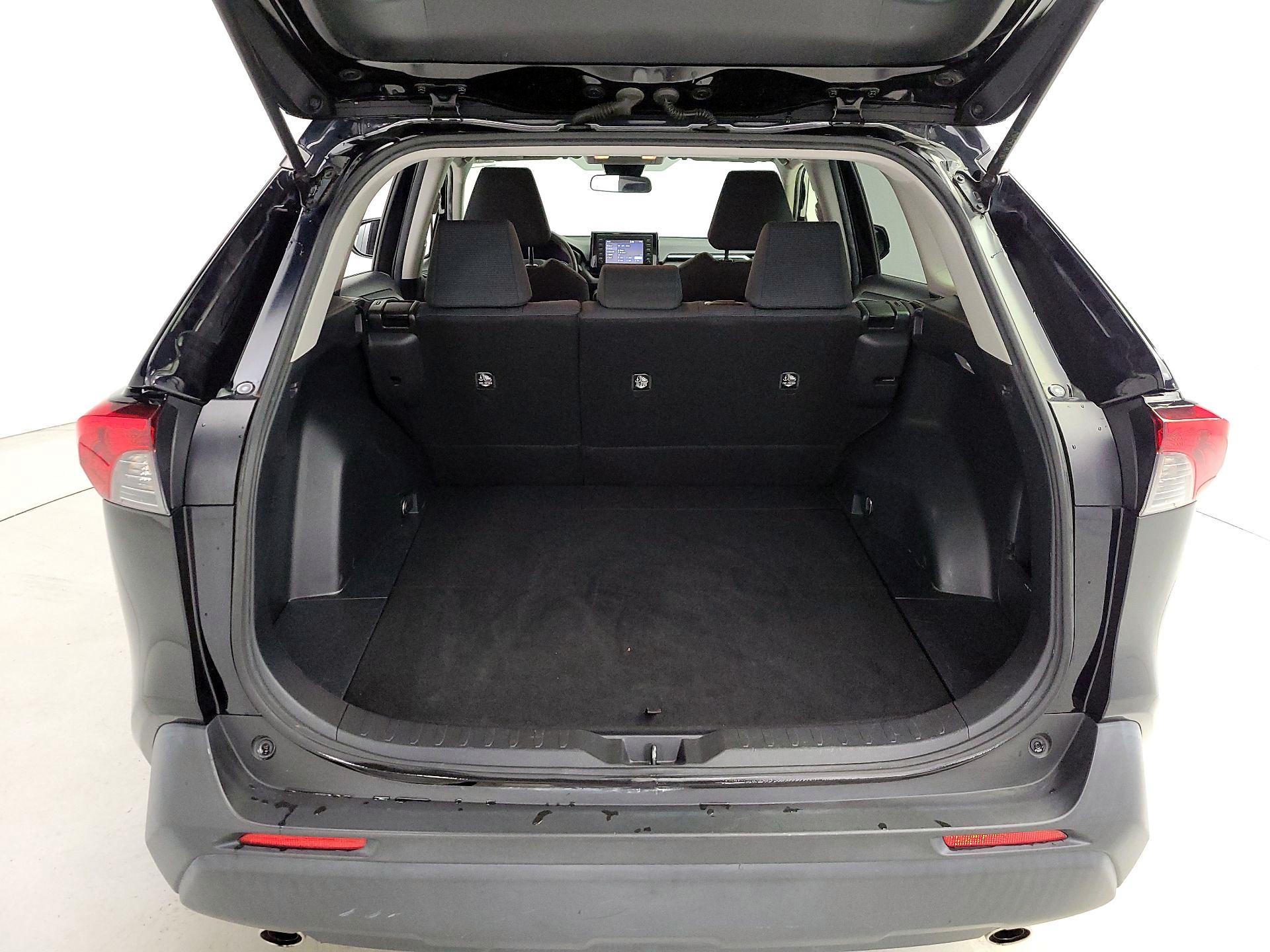 Thumbnail: 2019 Toyota RAV4 - 20