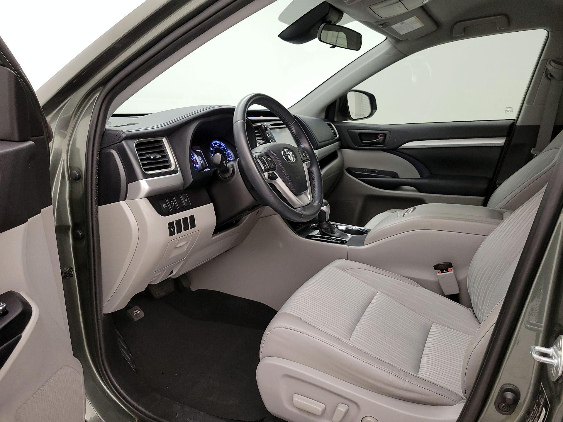 Thumbnail: 2019 Toyota Highlander - 11