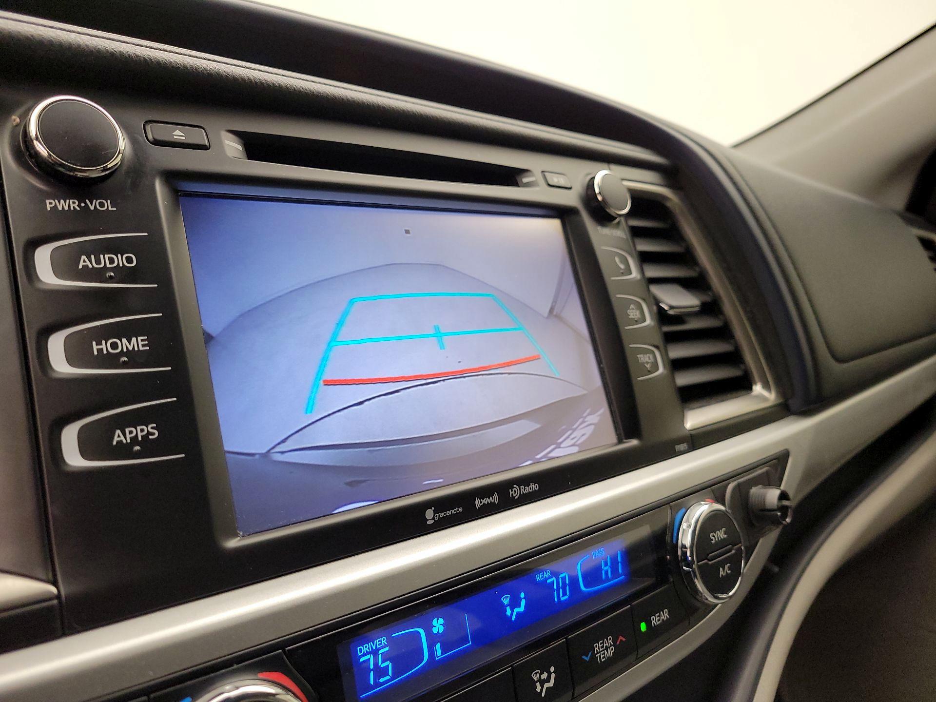 Thumbnail: 2019 Toyota Highlander - 14