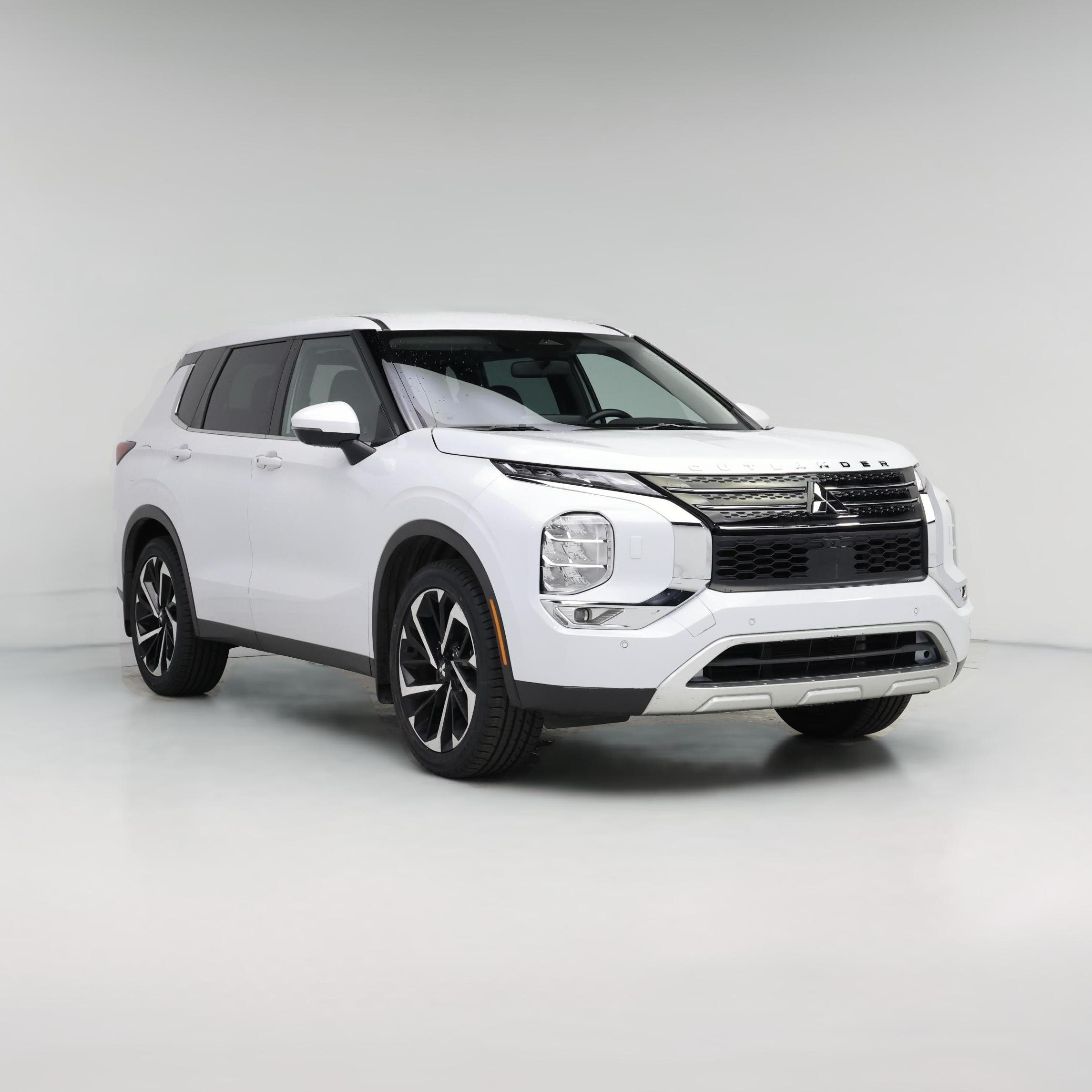 Thumbnail: 2023 Mitsubishi Outlander - 1