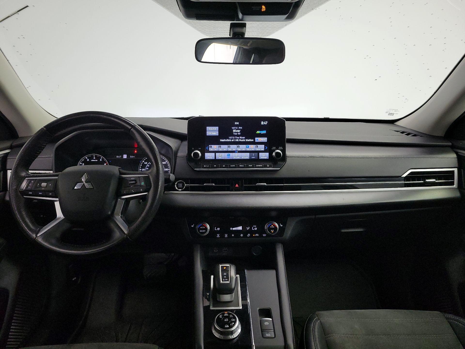 Thumbnail: 2023 Mitsubishi Outlander - 9