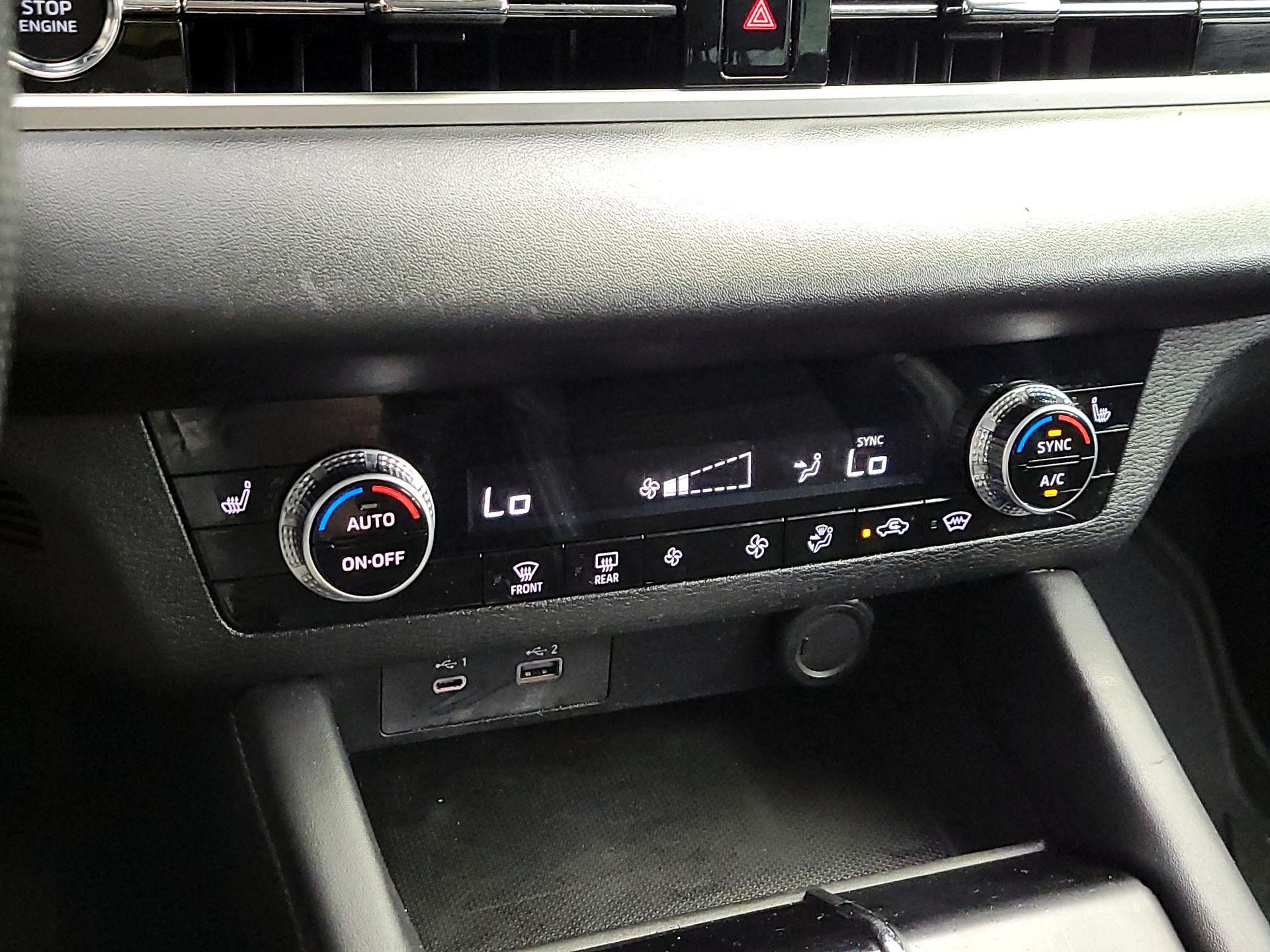 Thumbnail: 2023 Mitsubishi Outlander - 17