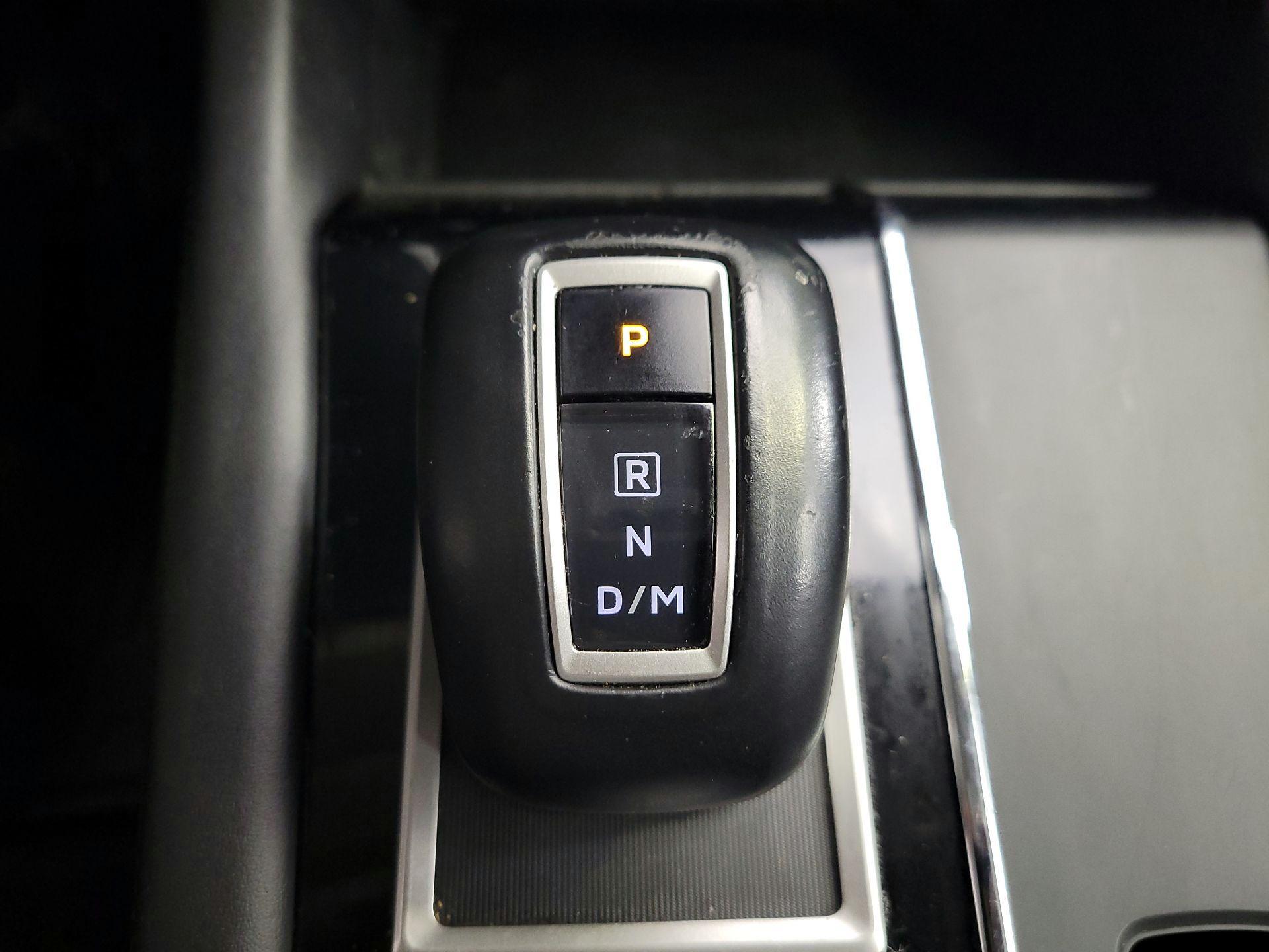 Thumbnail: 2023 Mitsubishi Outlander - 18