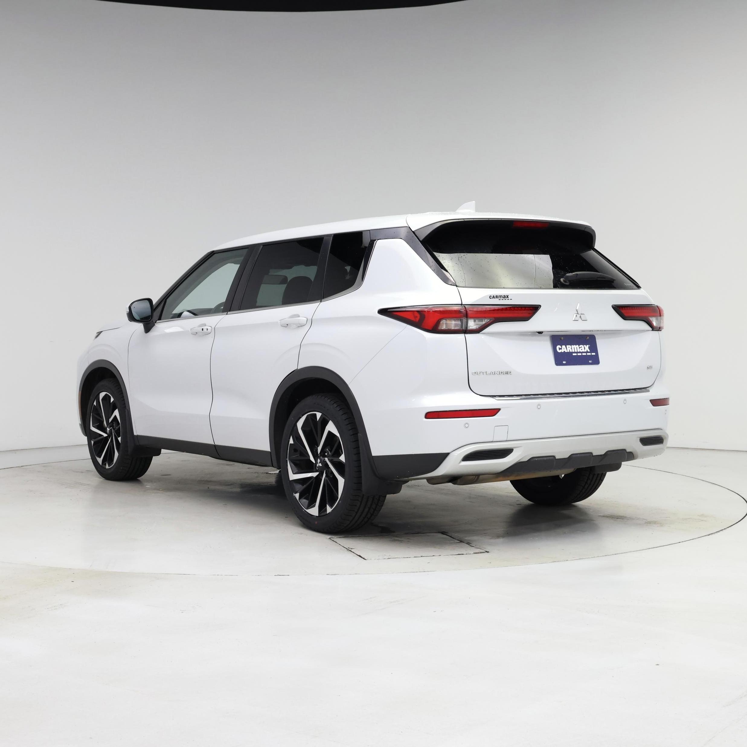 Thumbnail: 2023 Mitsubishi Outlander - 2