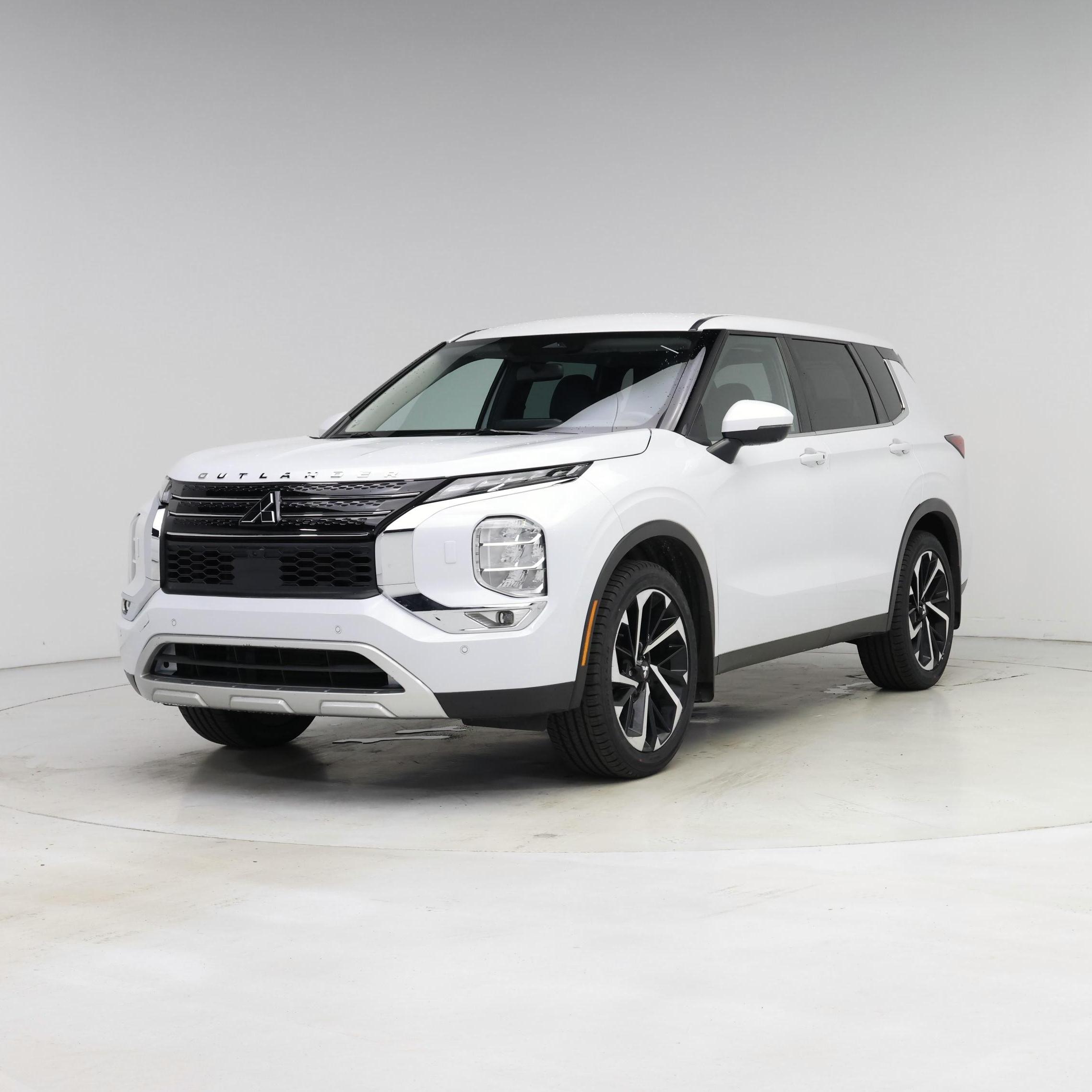 Thumbnail: 2023 Mitsubishi Outlander - 4