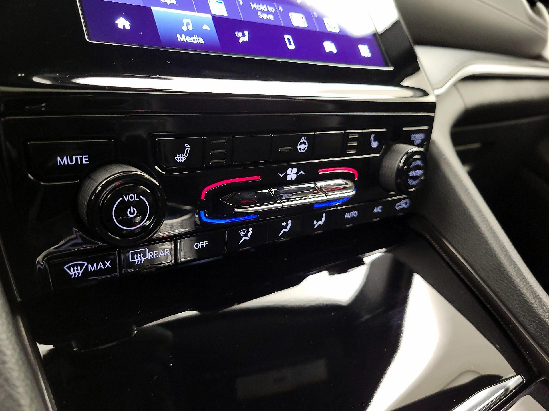 Thumbnail: 2024 Jeep Grand Cherokee - 16