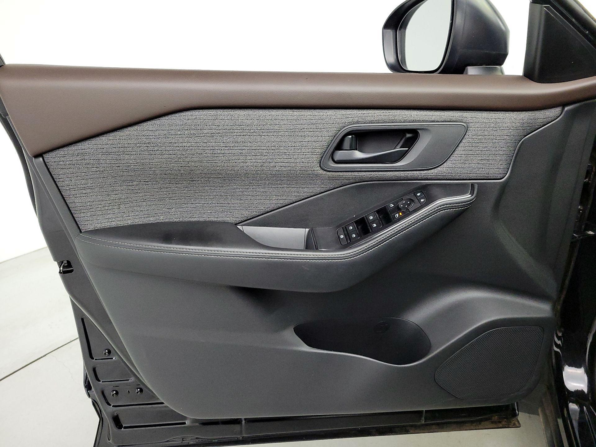 Thumbnail: 2021 Nissan Rogue - 12