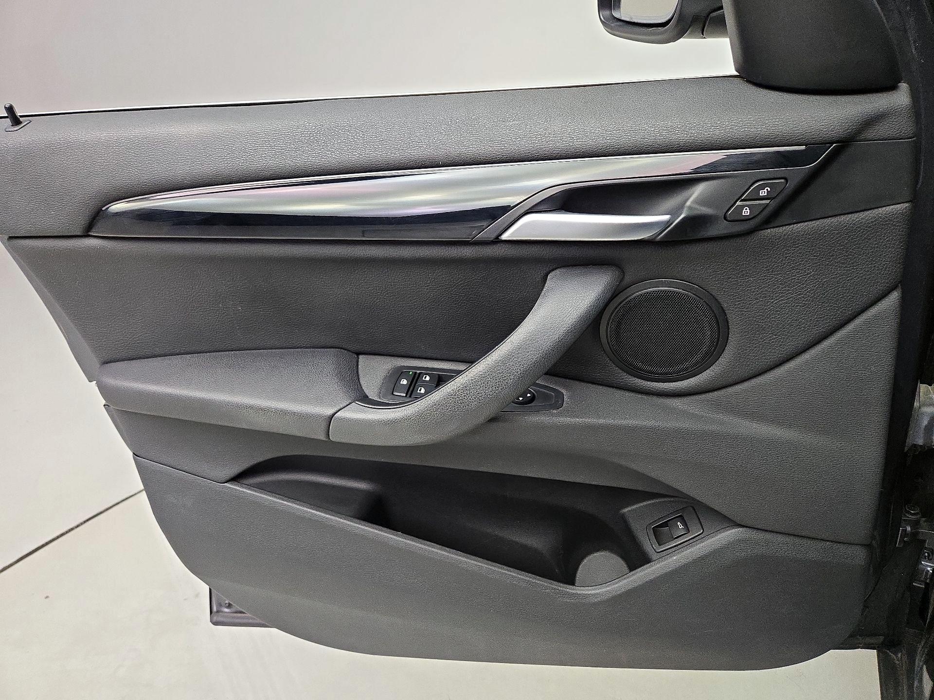 Thumbnail: 2017 BMW X1 - 12