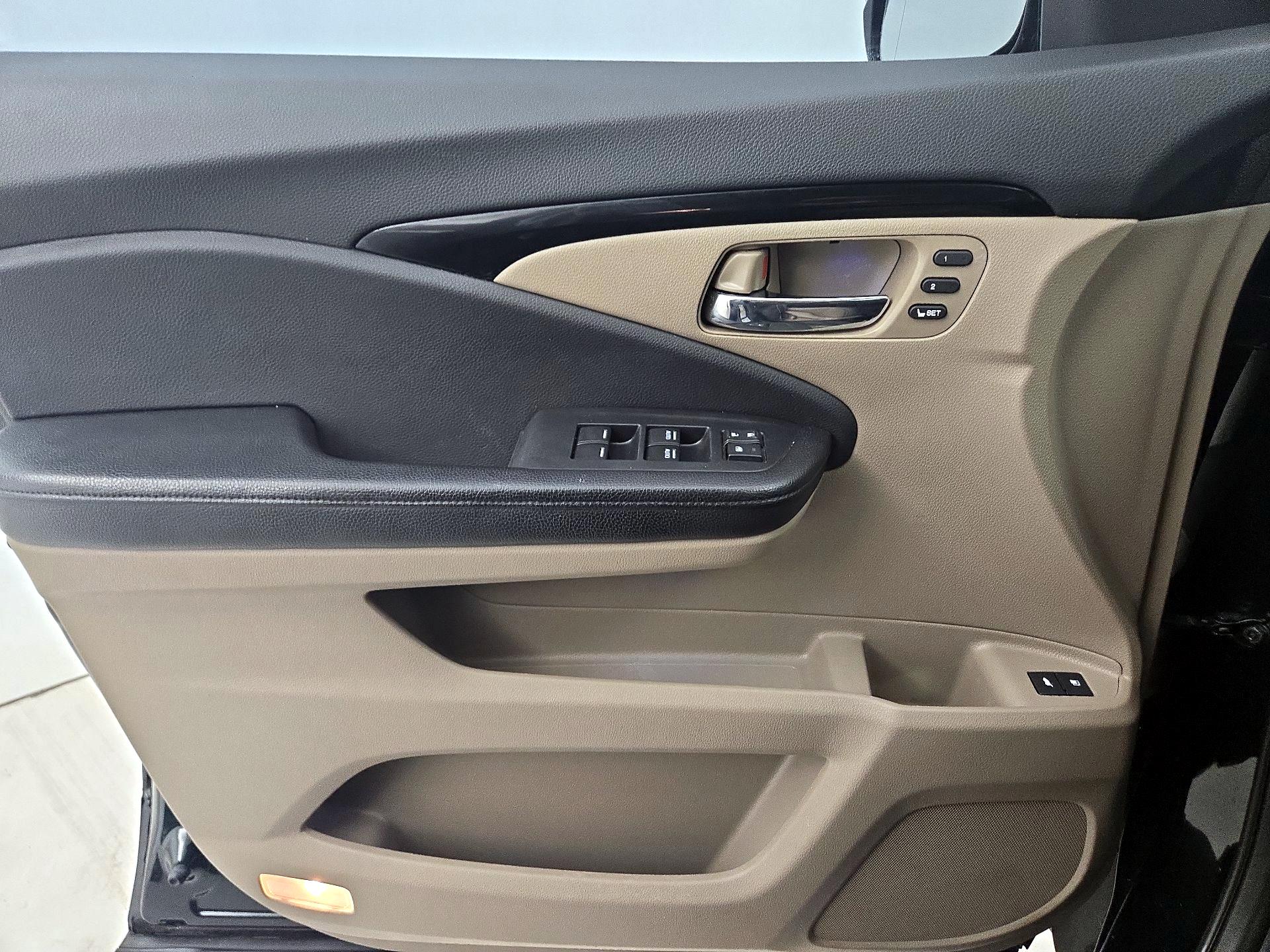 Thumbnail: 2016 Honda Pilot - 12