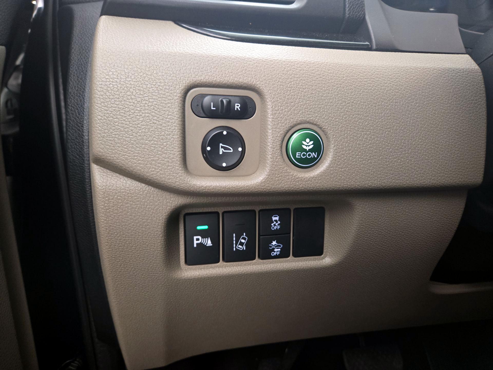 Thumbnail: 2016 Honda Pilot - 13