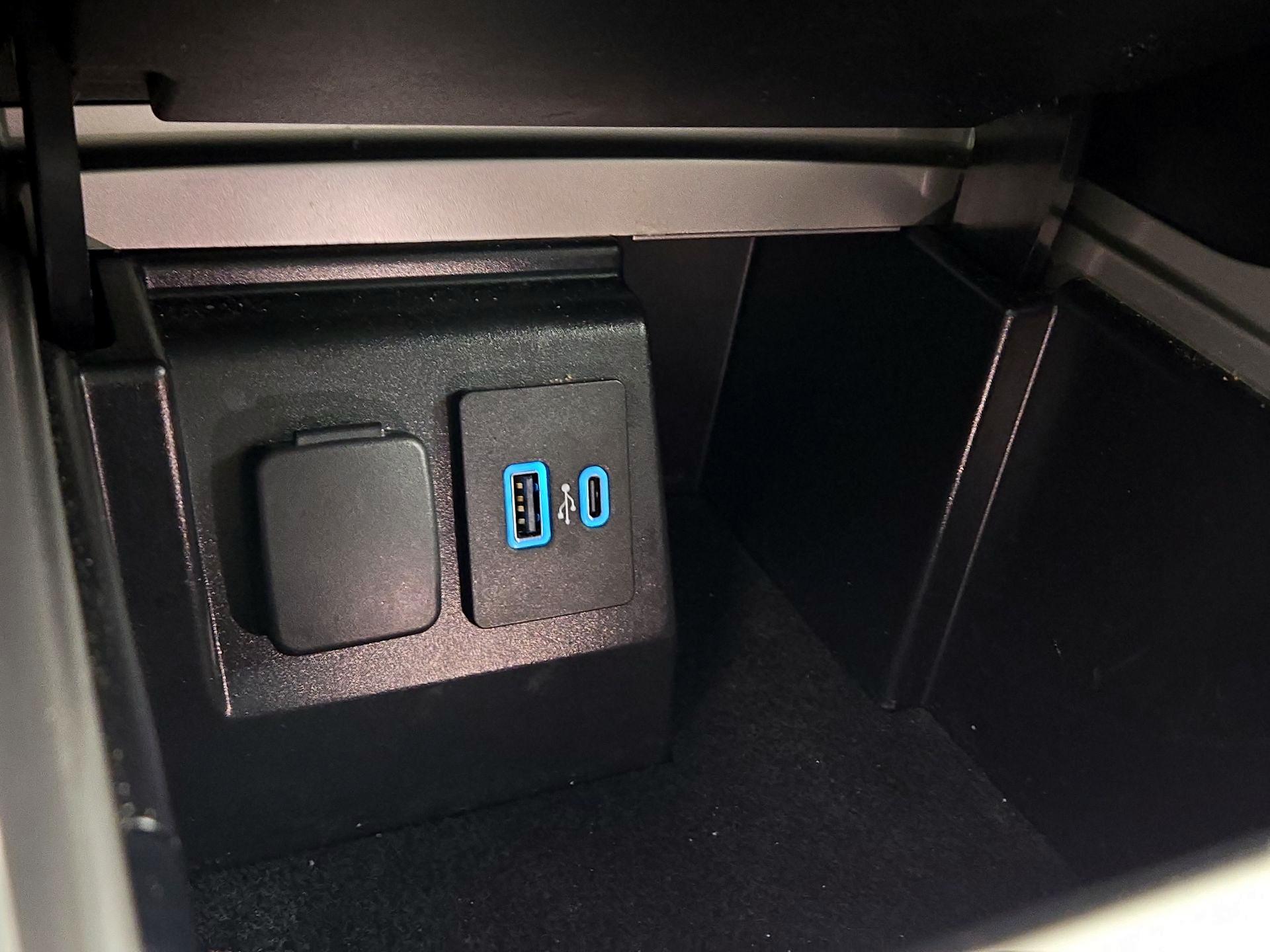 Thumbnail: 2021 Ford Explorer - 18