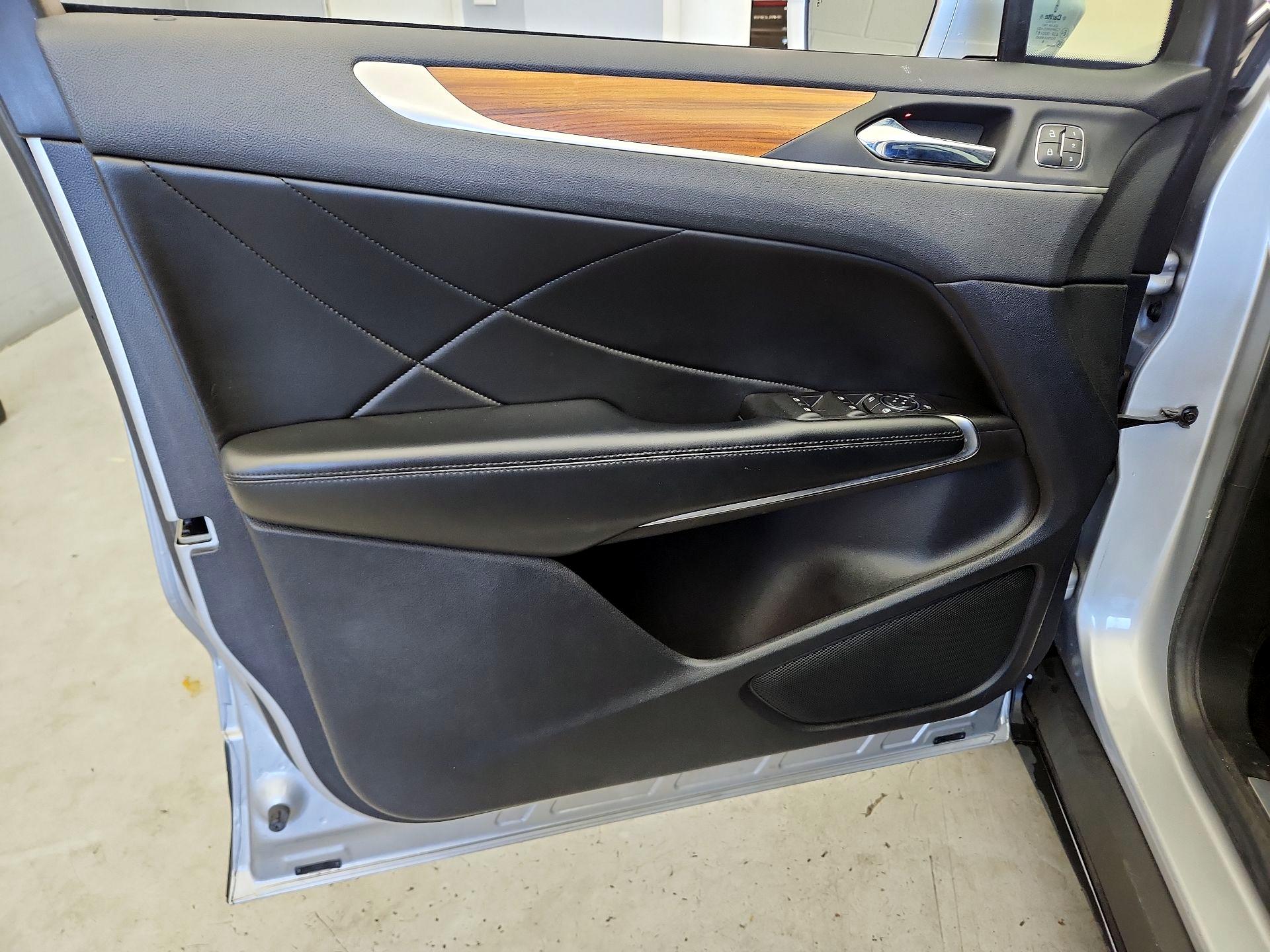 Thumbnail: 2019 Lincoln MKC - 12