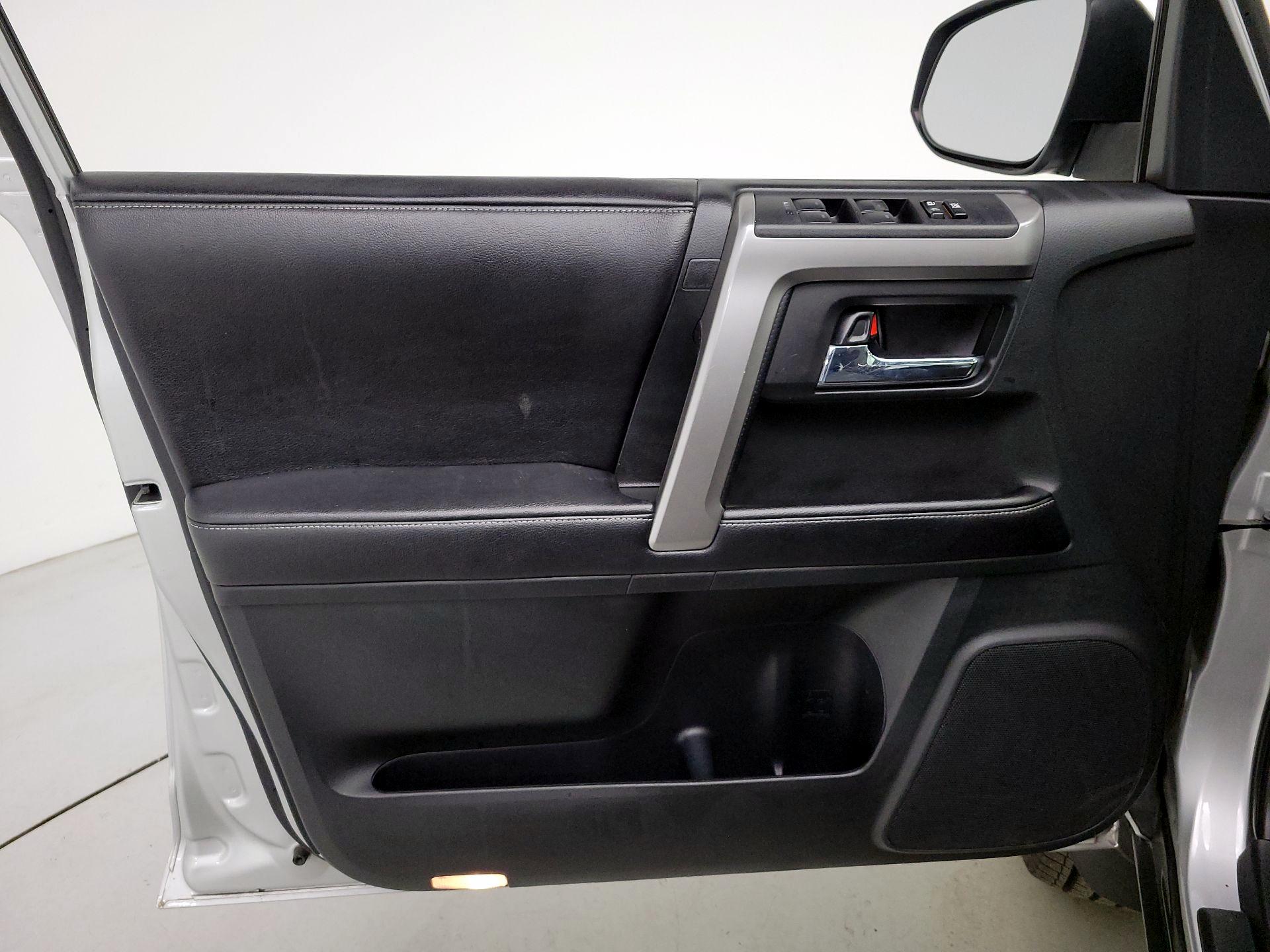 Thumbnail: 2016 Toyota 4Runner - 12