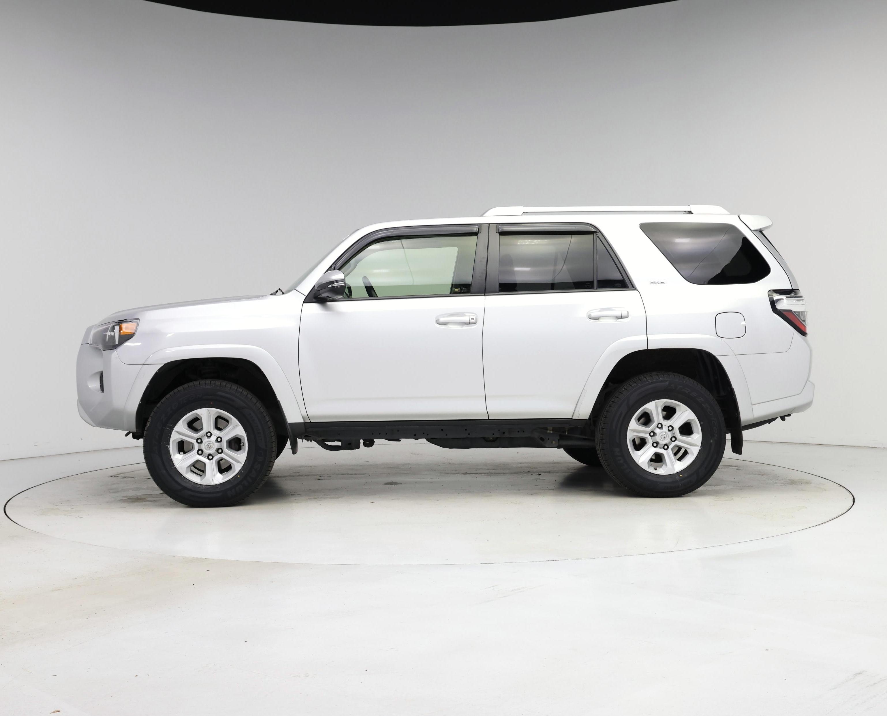 Thumbnail: 2016 Toyota 4Runner - 3