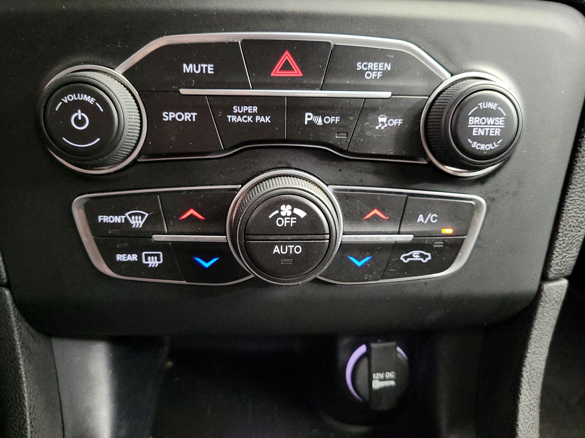 Thumbnail: 2019 Dodge Charger - 16