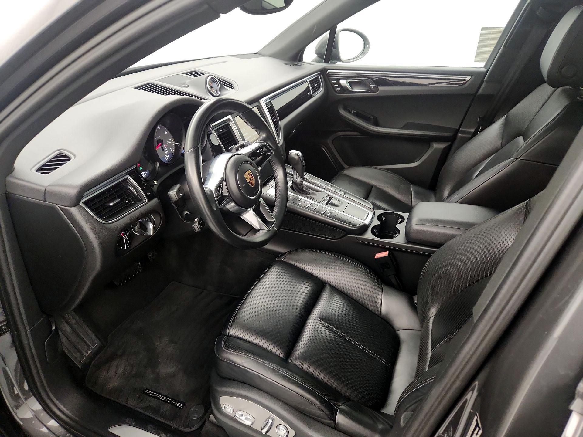 Thumbnail: 2016 Porsche Macan - 11