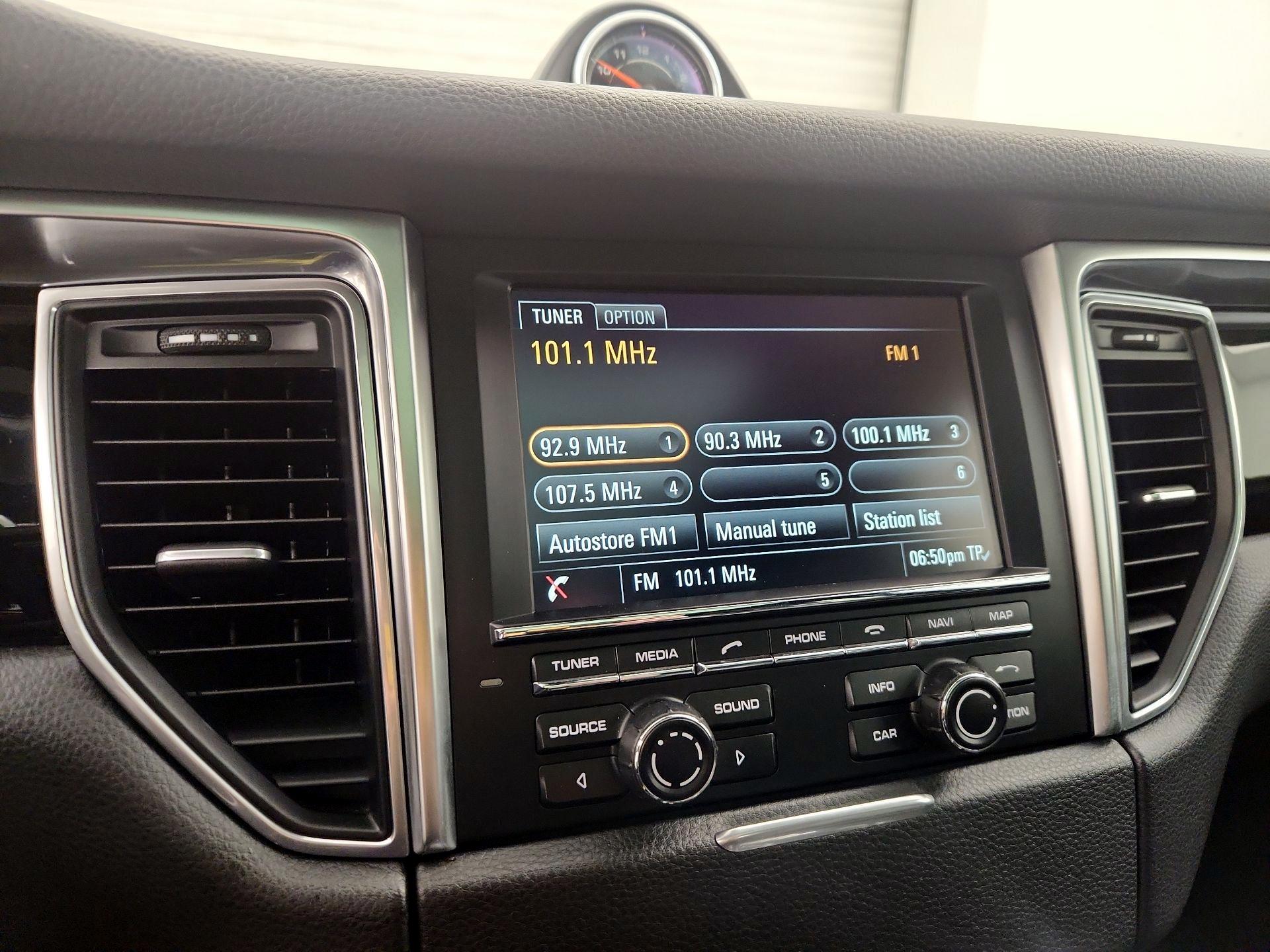 Thumbnail: 2016 Porsche Macan - 15