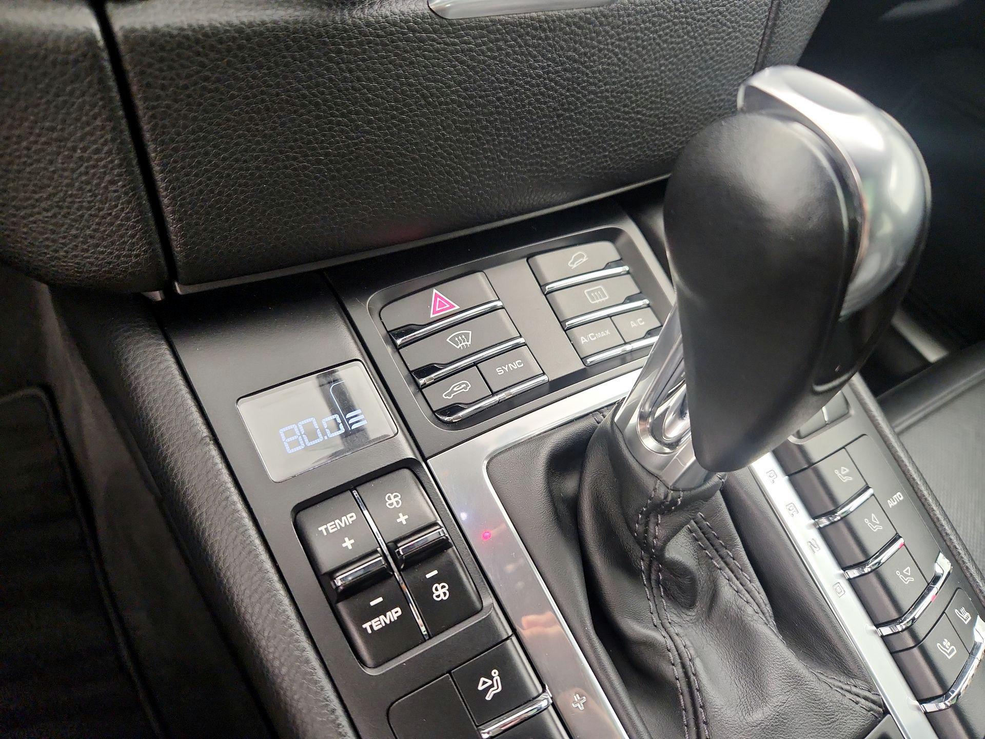 Thumbnail: 2016 Porsche Macan - 16