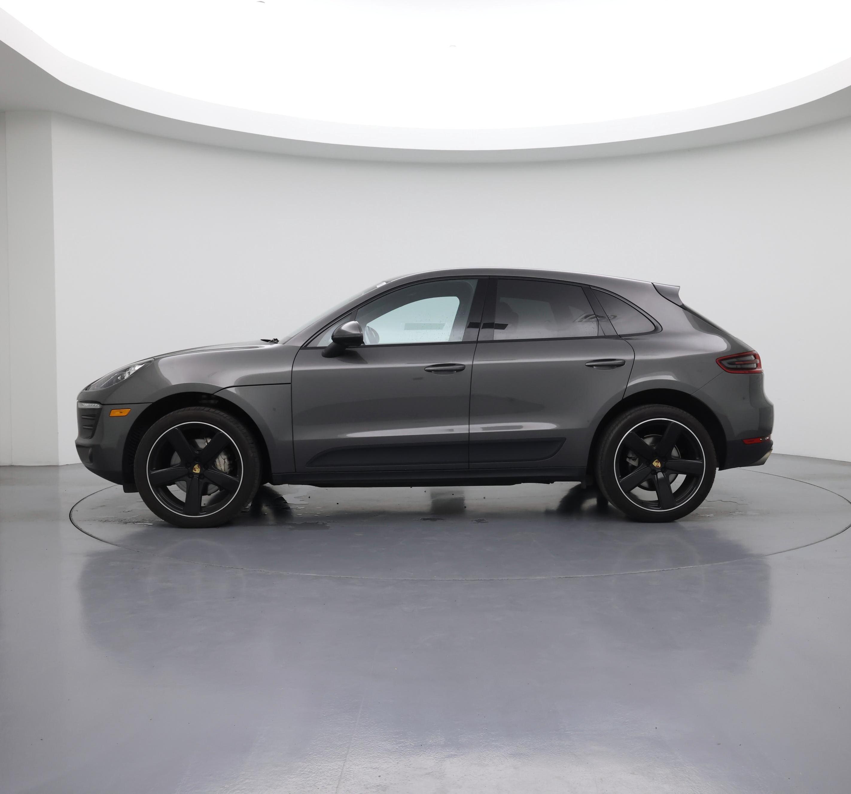 Thumbnail: 2016 Porsche Macan - 3
