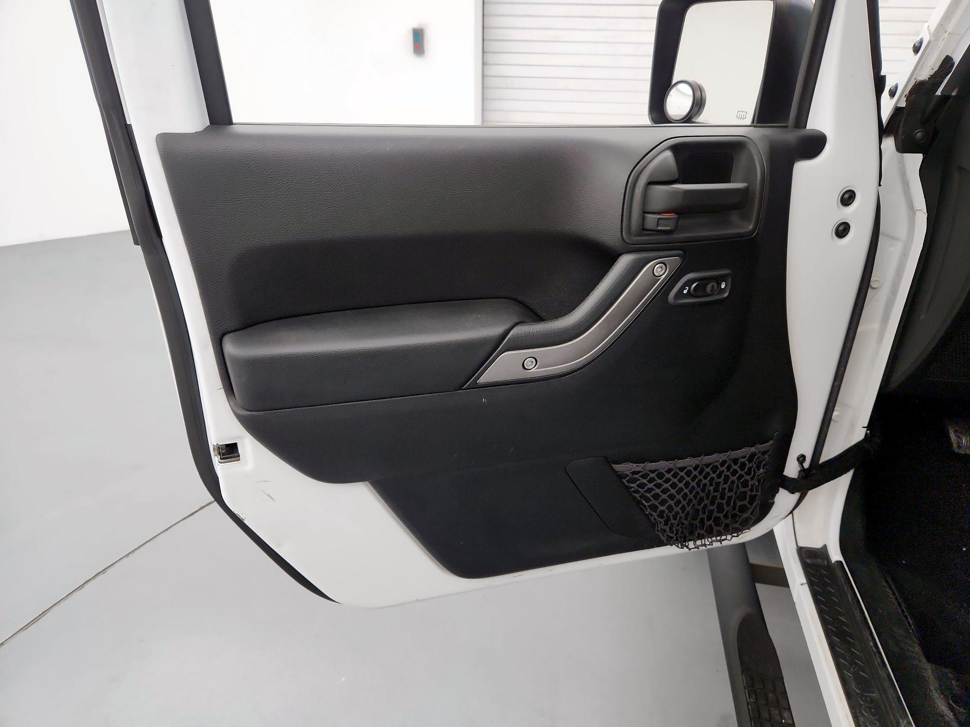 Thumbnail: 2015 Jeep Wrangler - 12