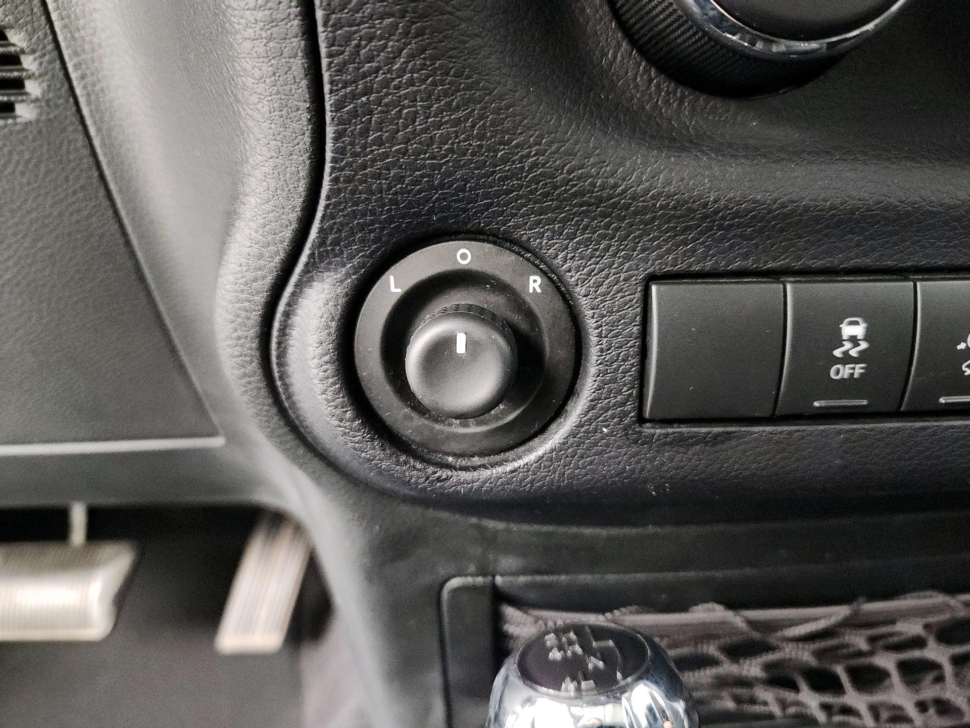 Thumbnail: 2015 Jeep Wrangler - 13