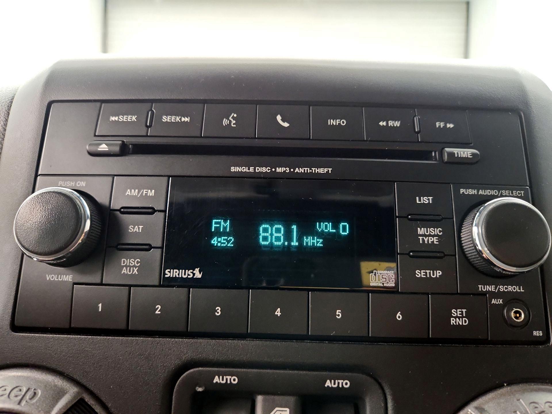 Thumbnail: 2015 Jeep Wrangler - 14