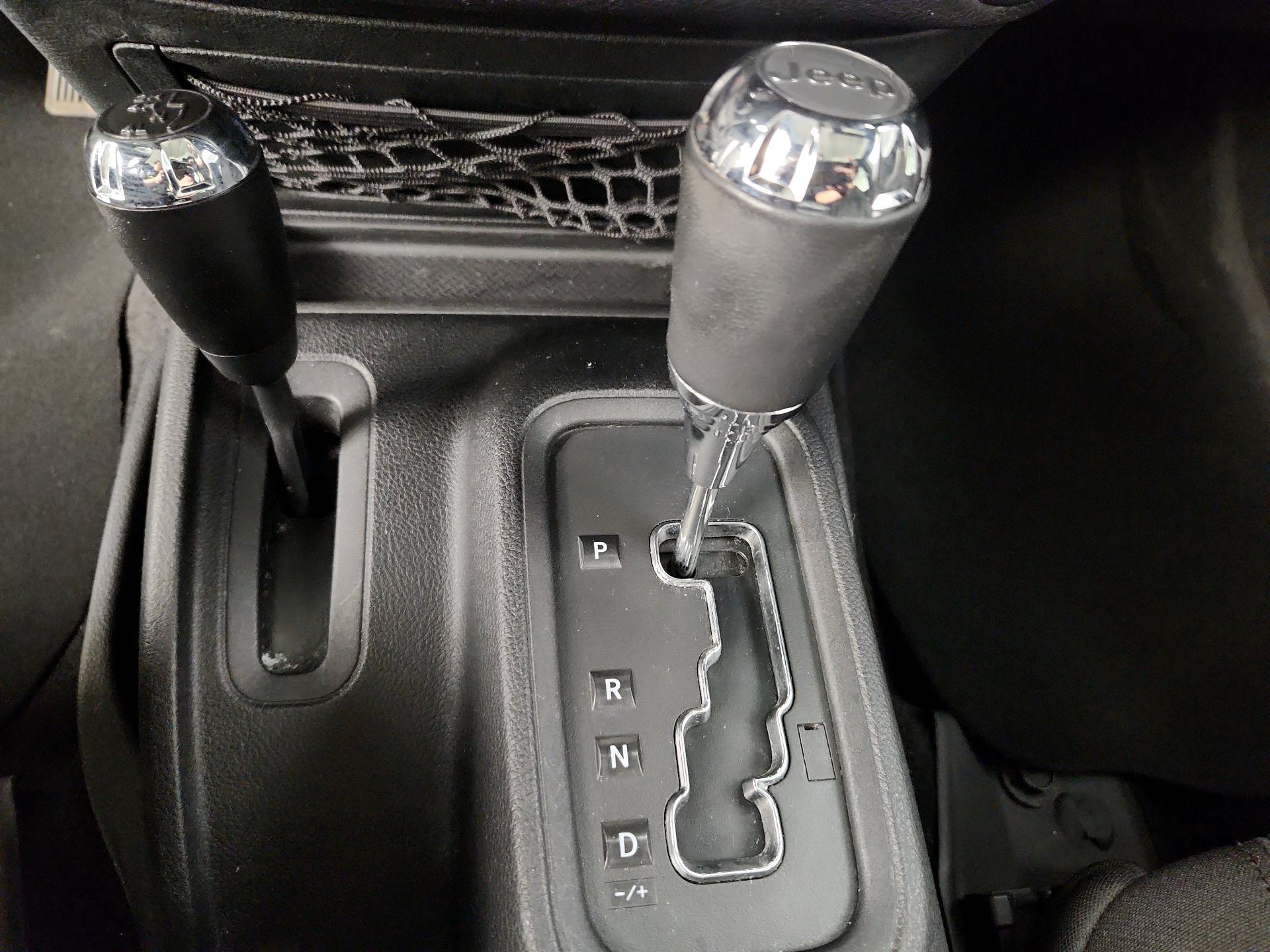 Thumbnail: 2015 Jeep Wrangler - 16