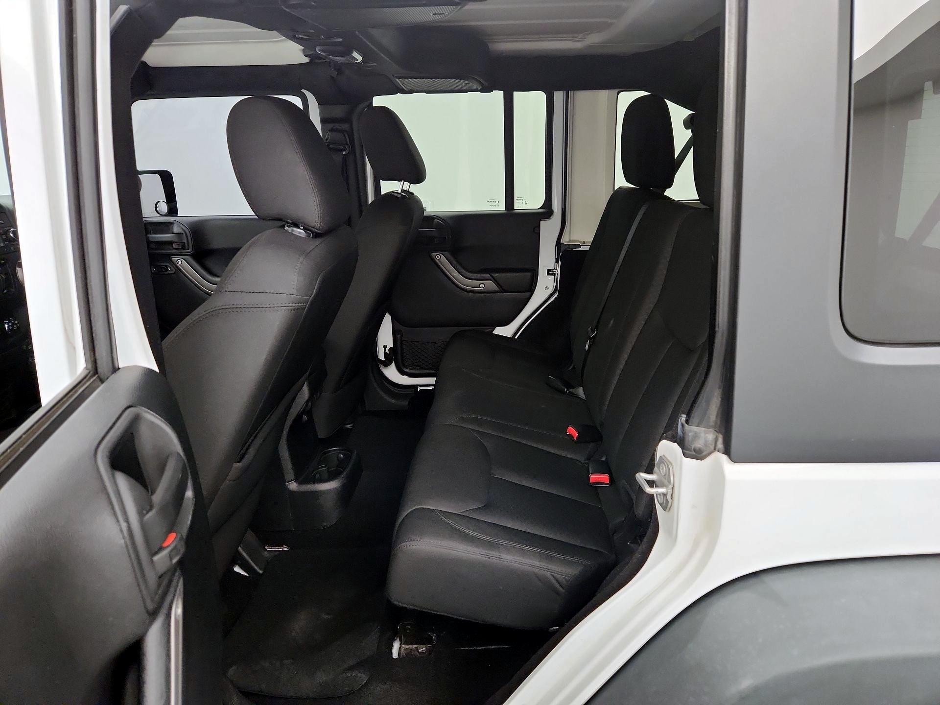 Thumbnail: 2015 Jeep Wrangler - 18