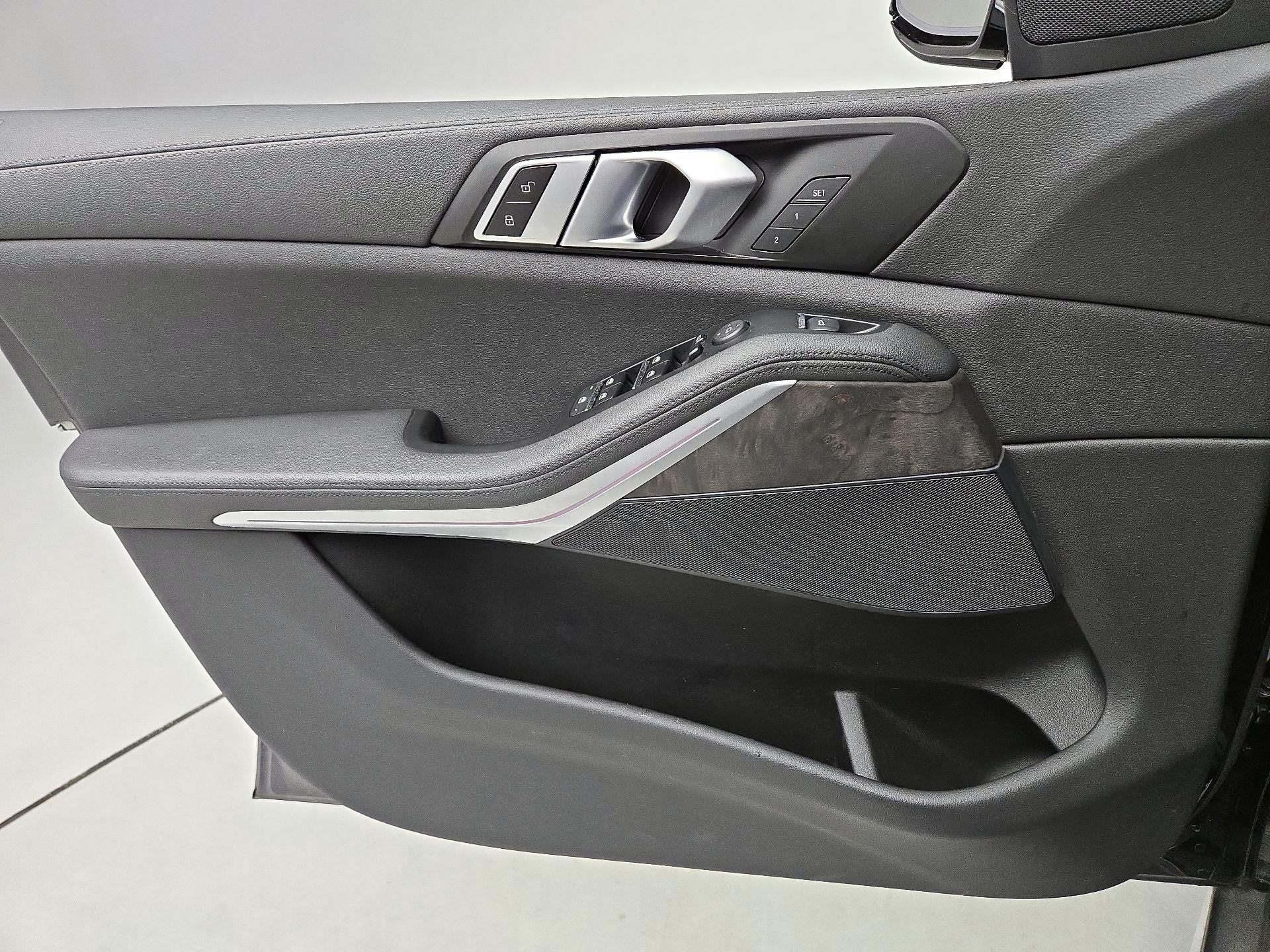 Thumbnail: 2022 BMW X5 - 12