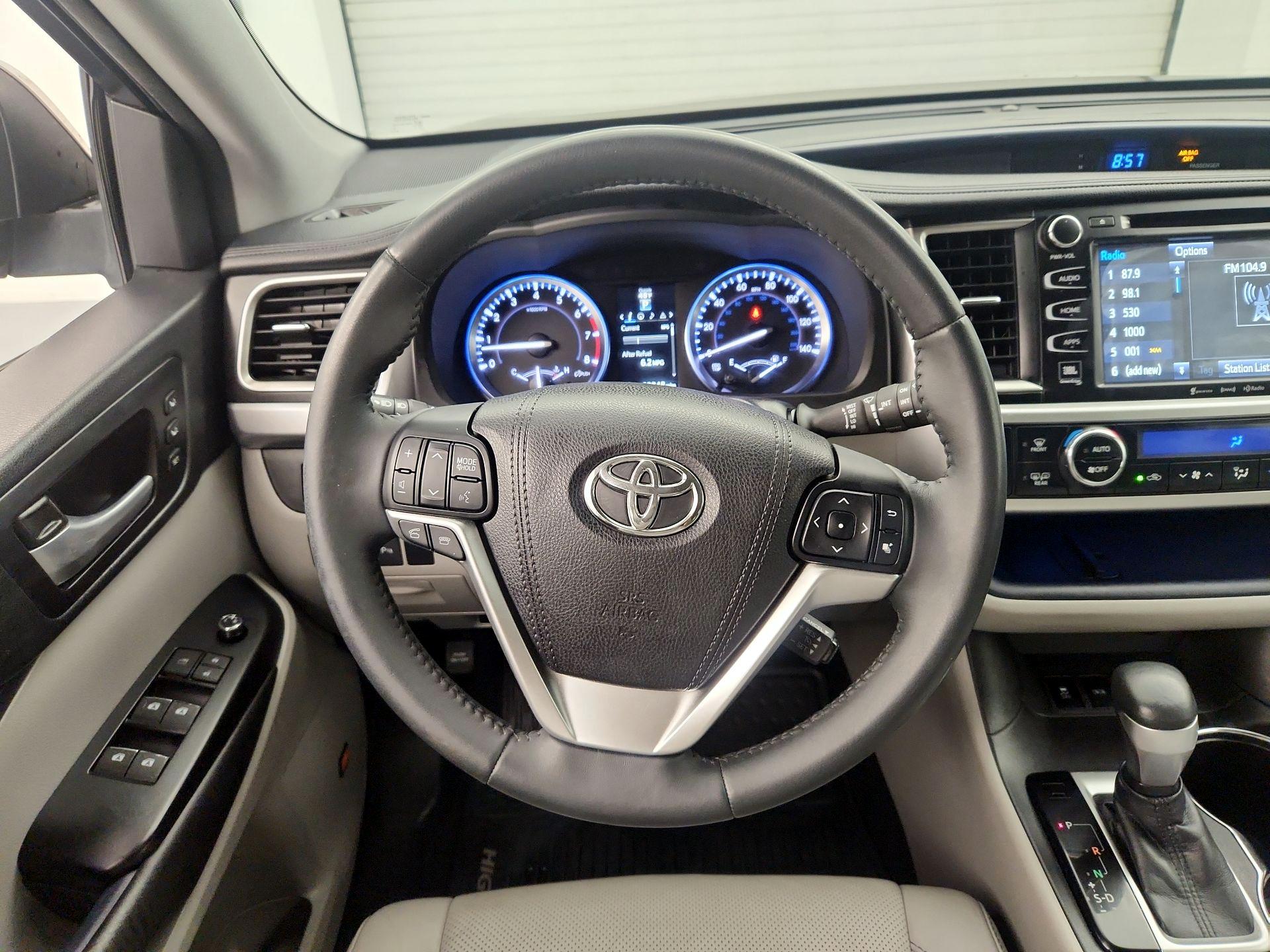 Thumbnail: 2016 Toyota Highlander - 10