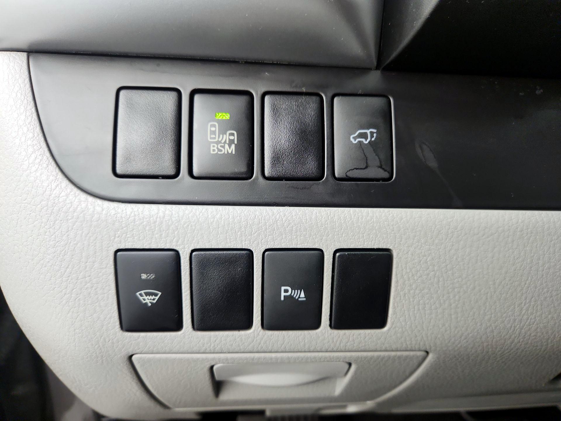 Thumbnail: 2016 Toyota Highlander - 13