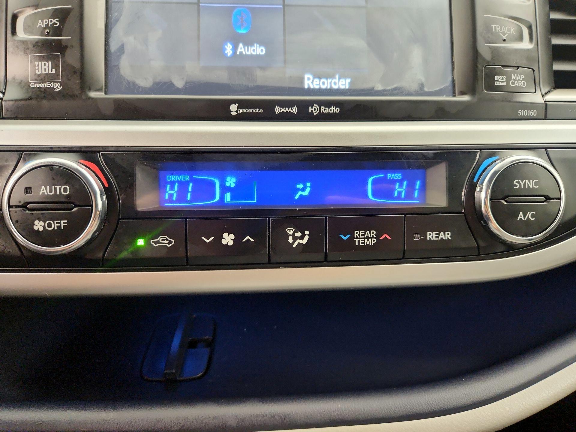 Thumbnail: 2016 Toyota Highlander - 16