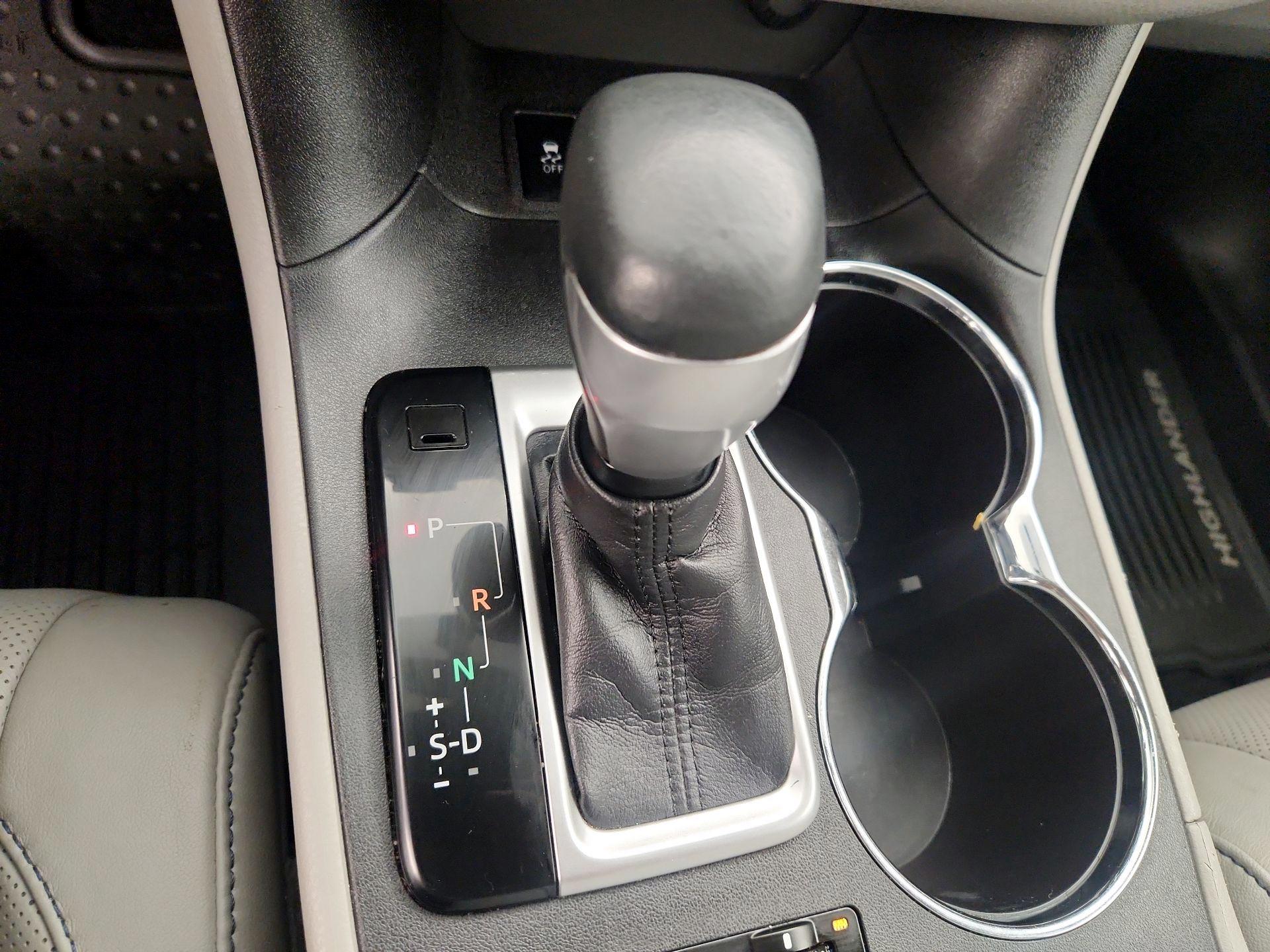 Thumbnail: 2016 Toyota Highlander - 17