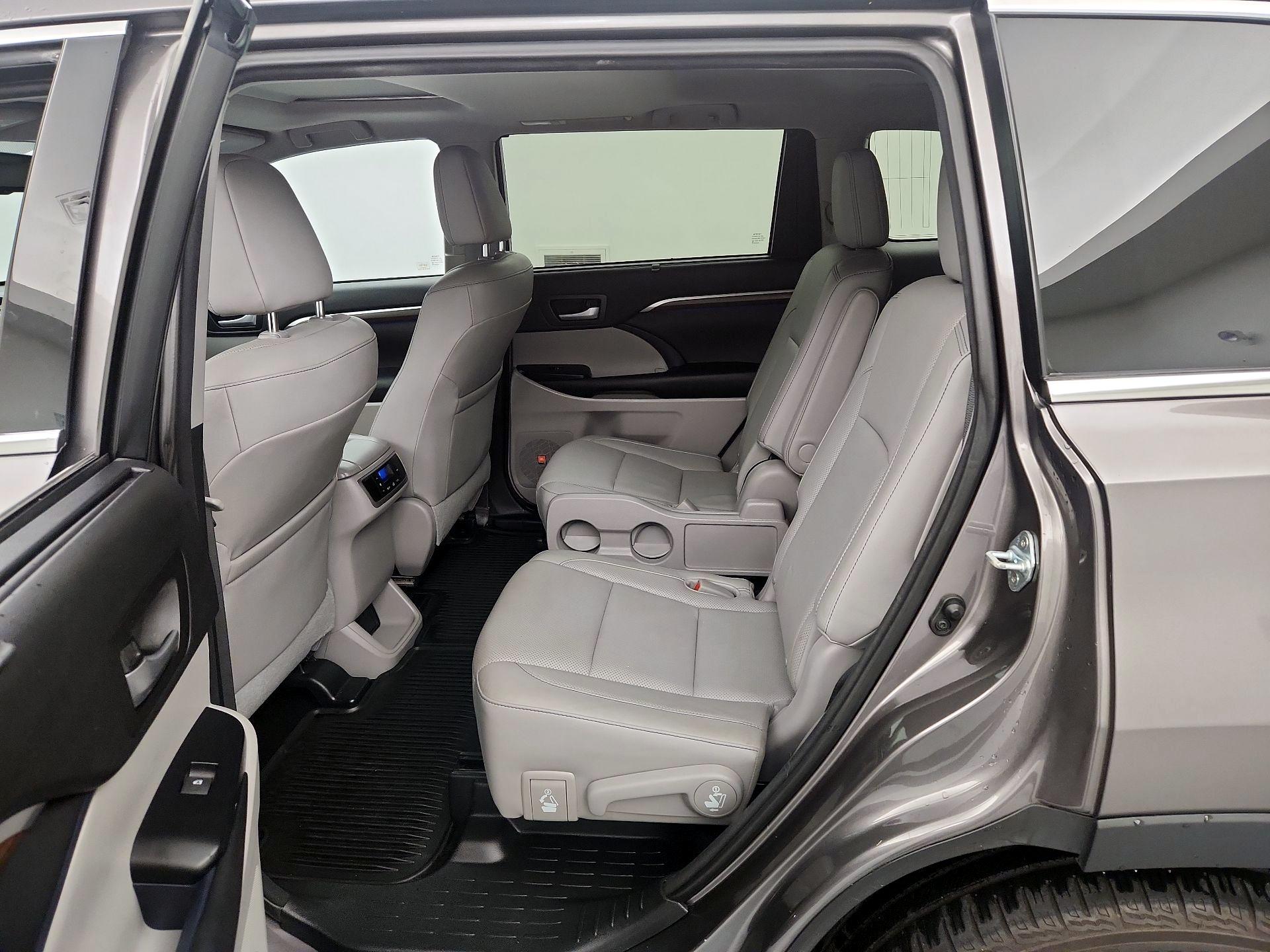 Thumbnail: 2016 Toyota Highlander - 19