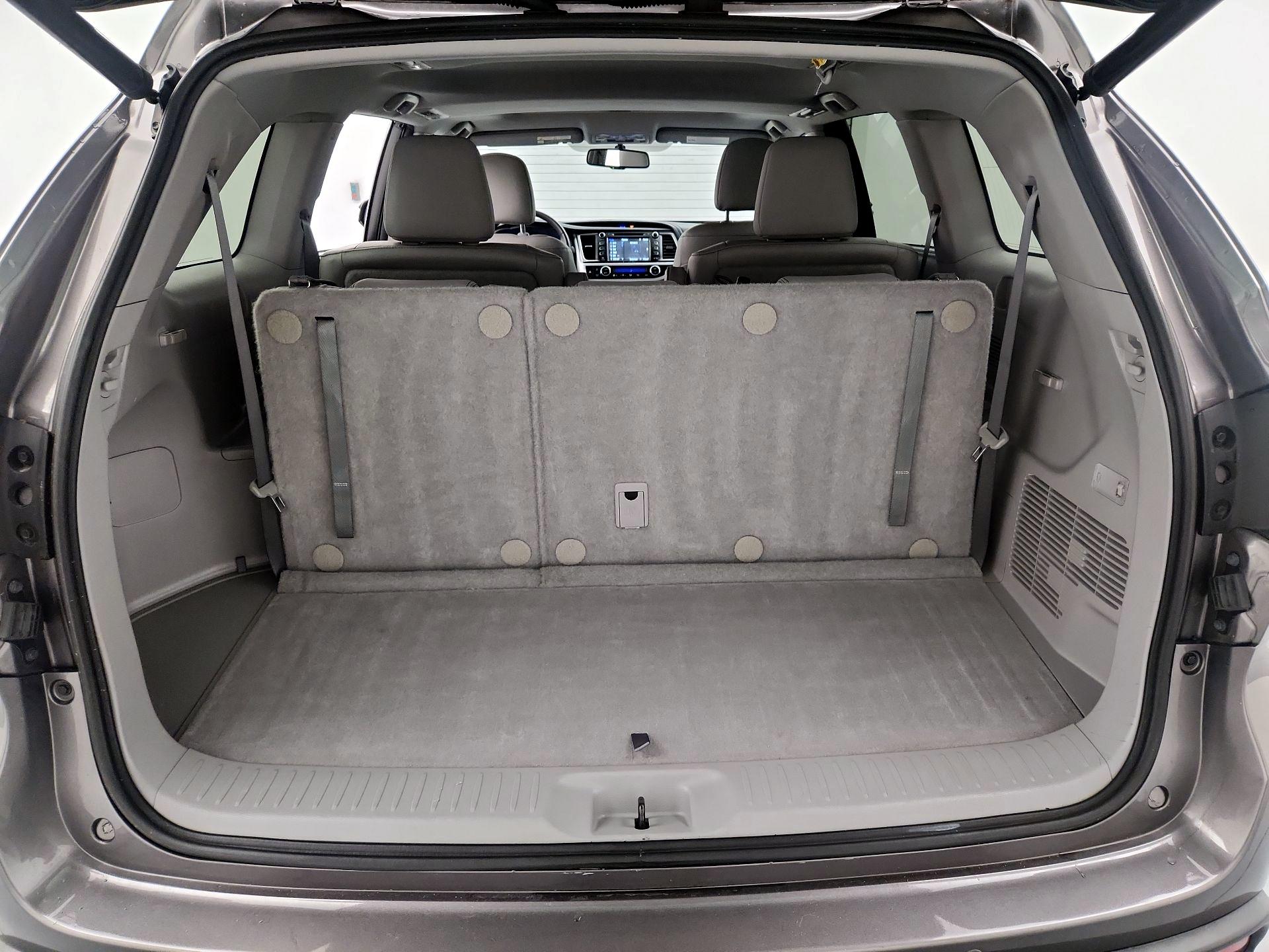 Thumbnail: 2016 Toyota Highlander - 20