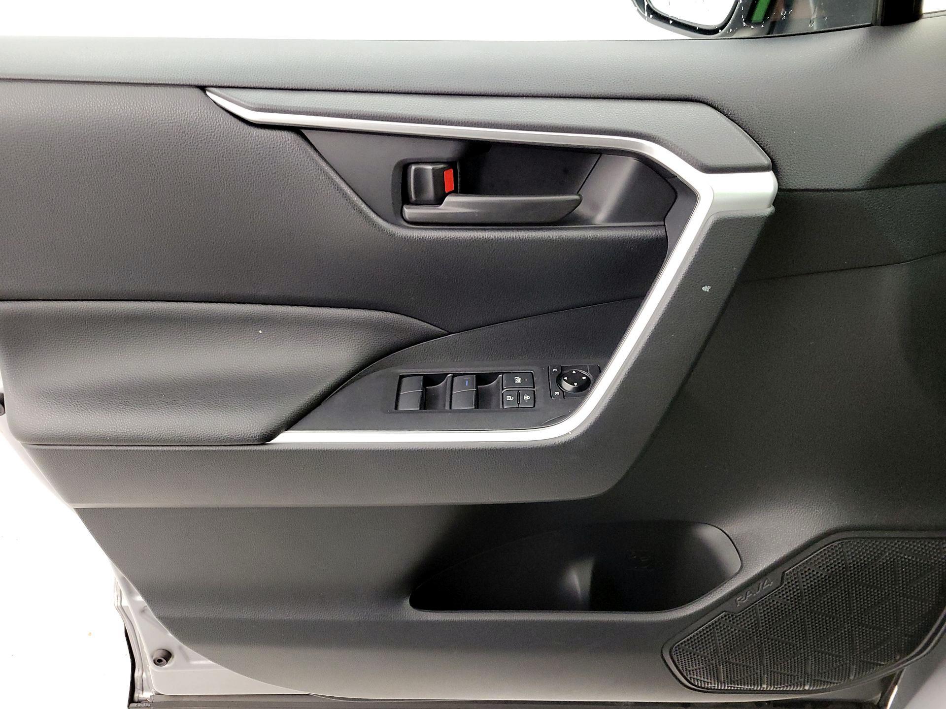 Thumbnail: 2021 Toyota RAV4 - 12