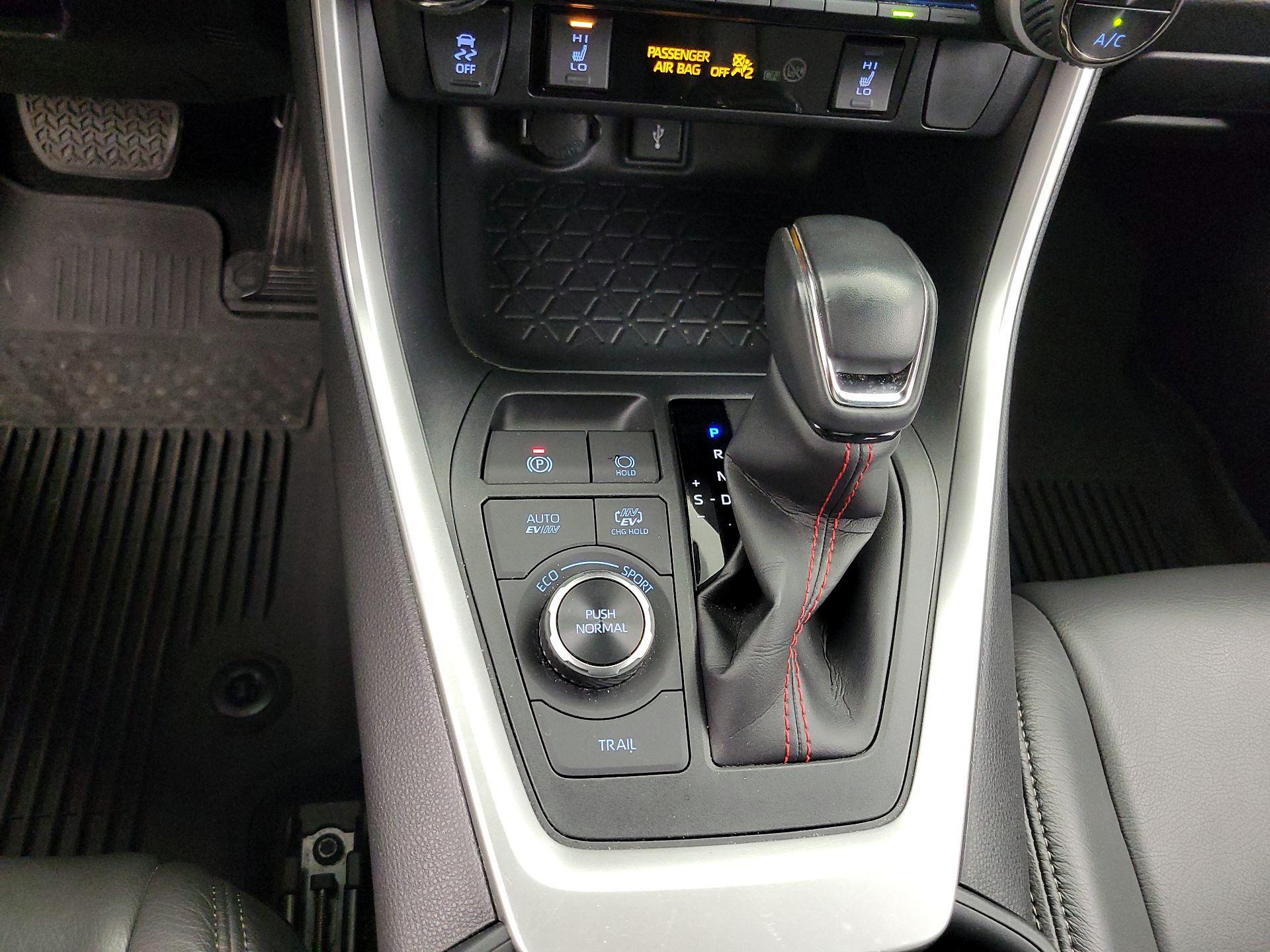 Thumbnail: 2021 Toyota RAV4 - 17