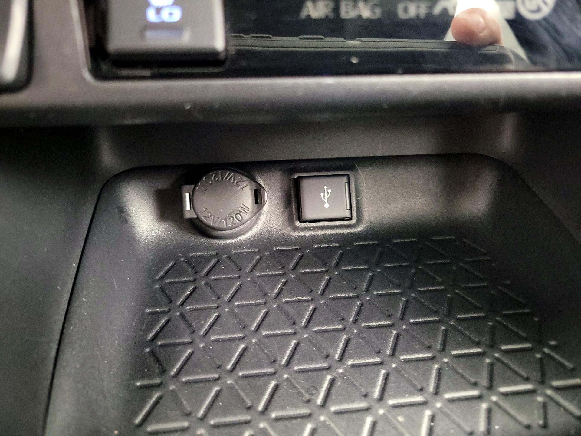 Thumbnail: 2021 Toyota RAV4 - 18