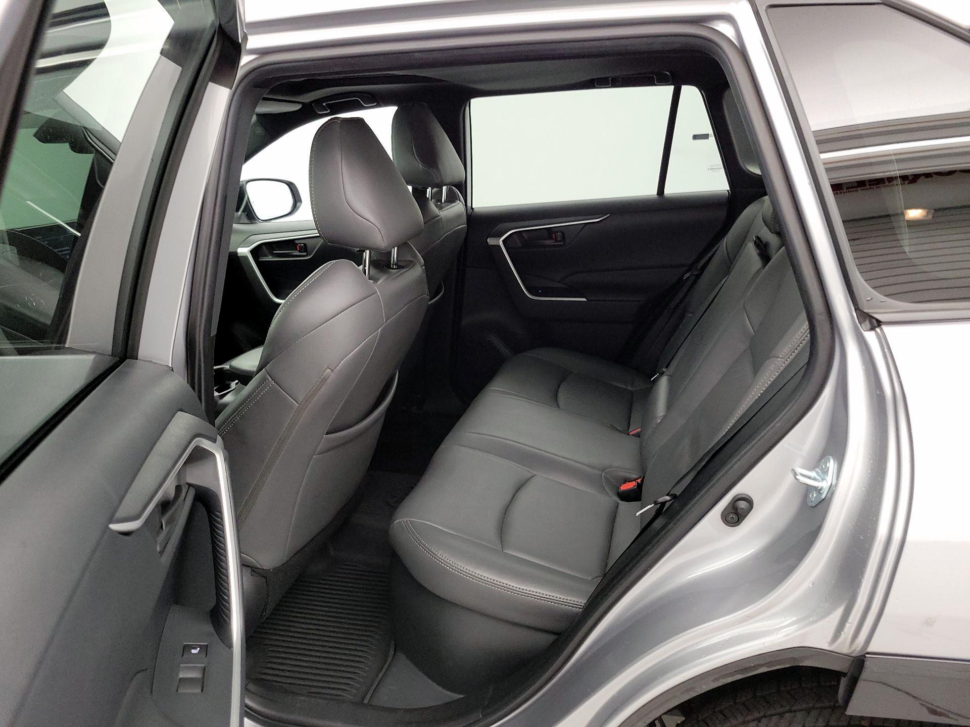 Thumbnail: 2021 Toyota RAV4 - 20