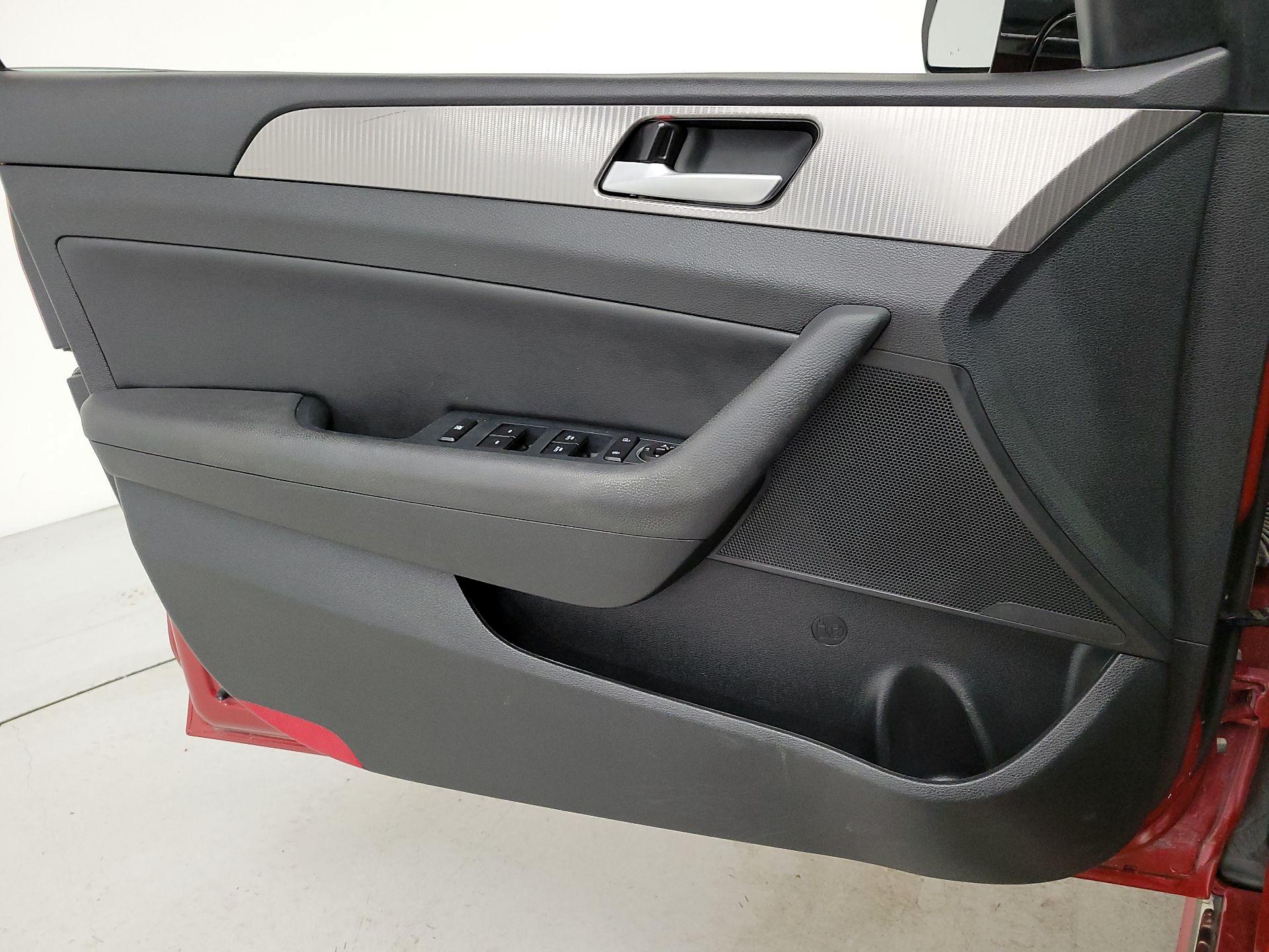 Thumbnail: 2019 Hyundai Sonata - 12